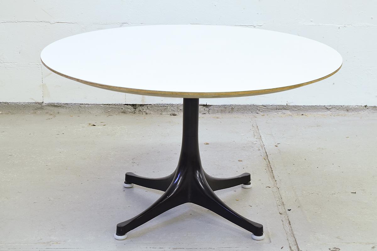 Nice midcentury coffee table by George Nelson for Vitra Germany, 1960s.

 