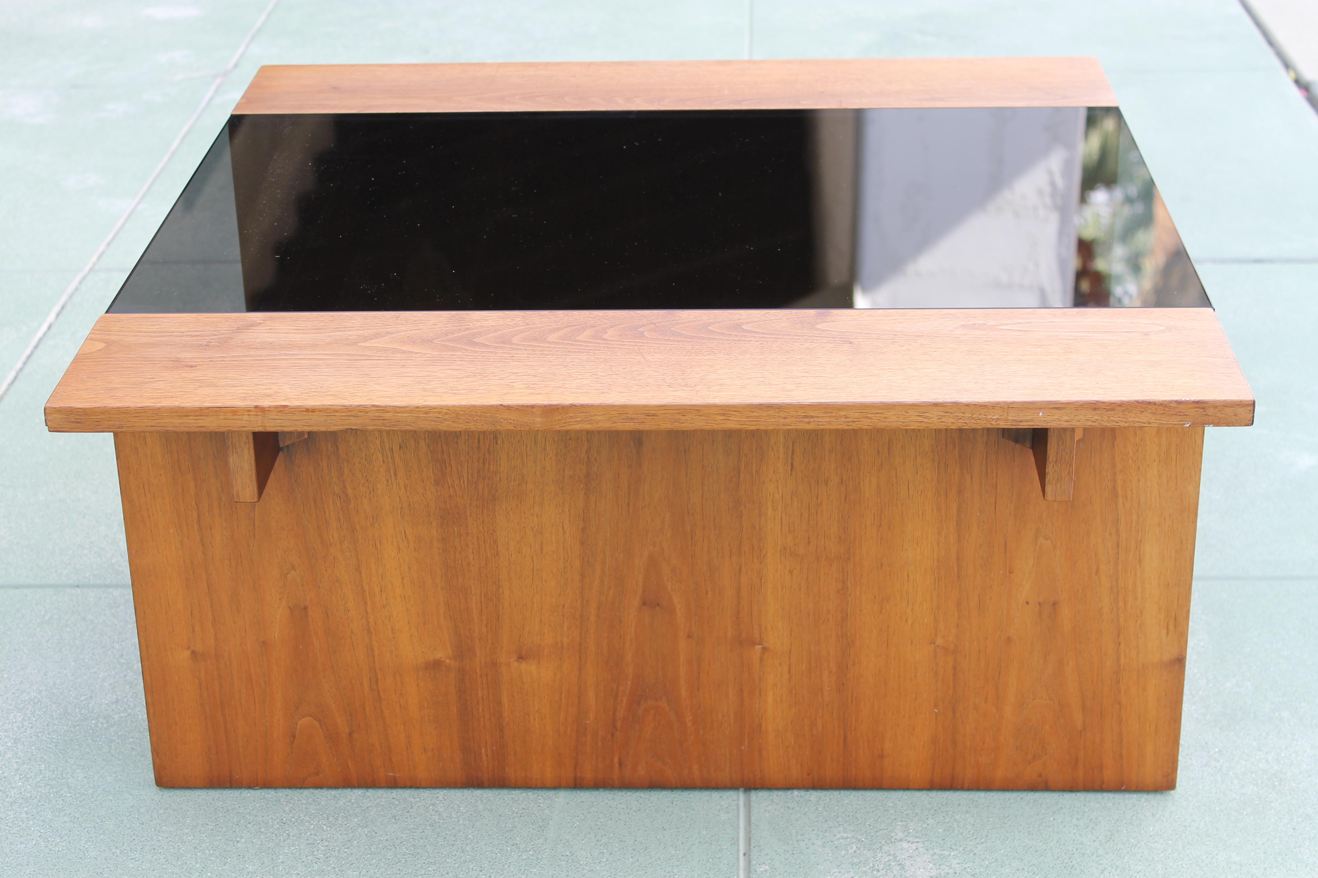 Original walnut coffee or end side table designed by Gerald McCabe for Brown Saltman. Minimalist and architectural, this square table has a removable piece of smoked glass. Table measures 30