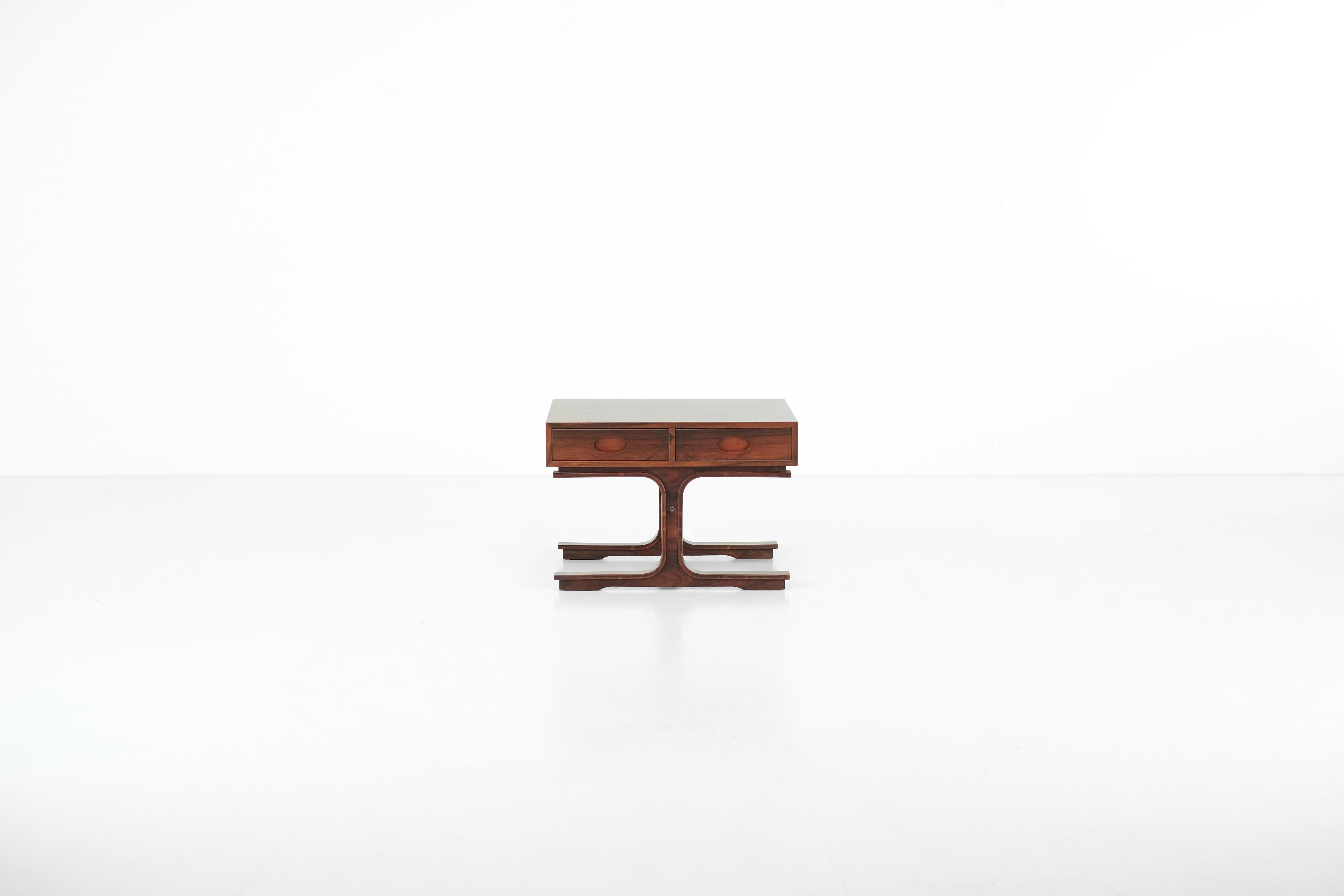 Table d'appoint ou table de chevet ou table de canapé design 