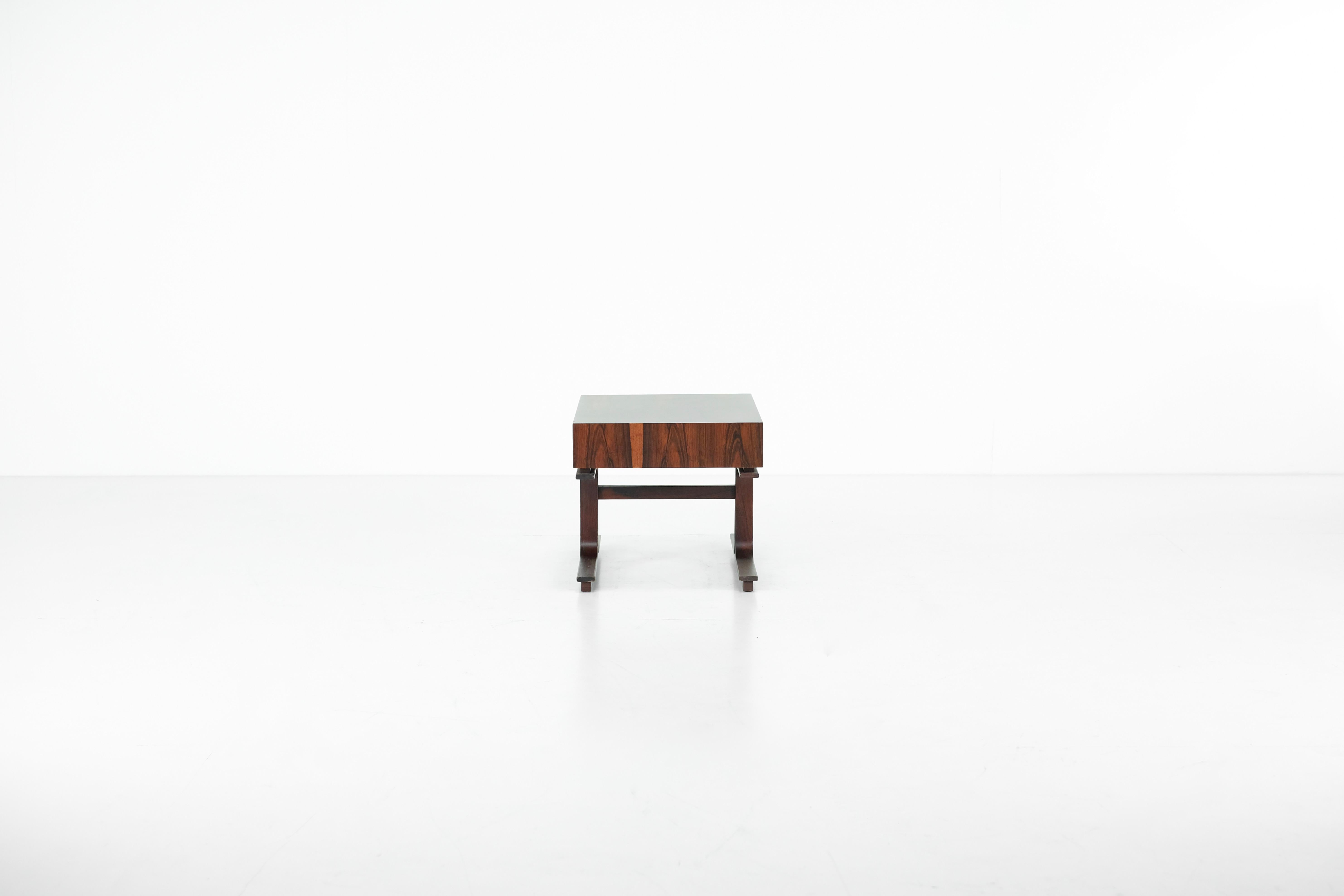 Table basse par Gianfranco Frattini pour Bernini, Italie années 1950. Bon état - En vente à Lot/Drogenbos, BE