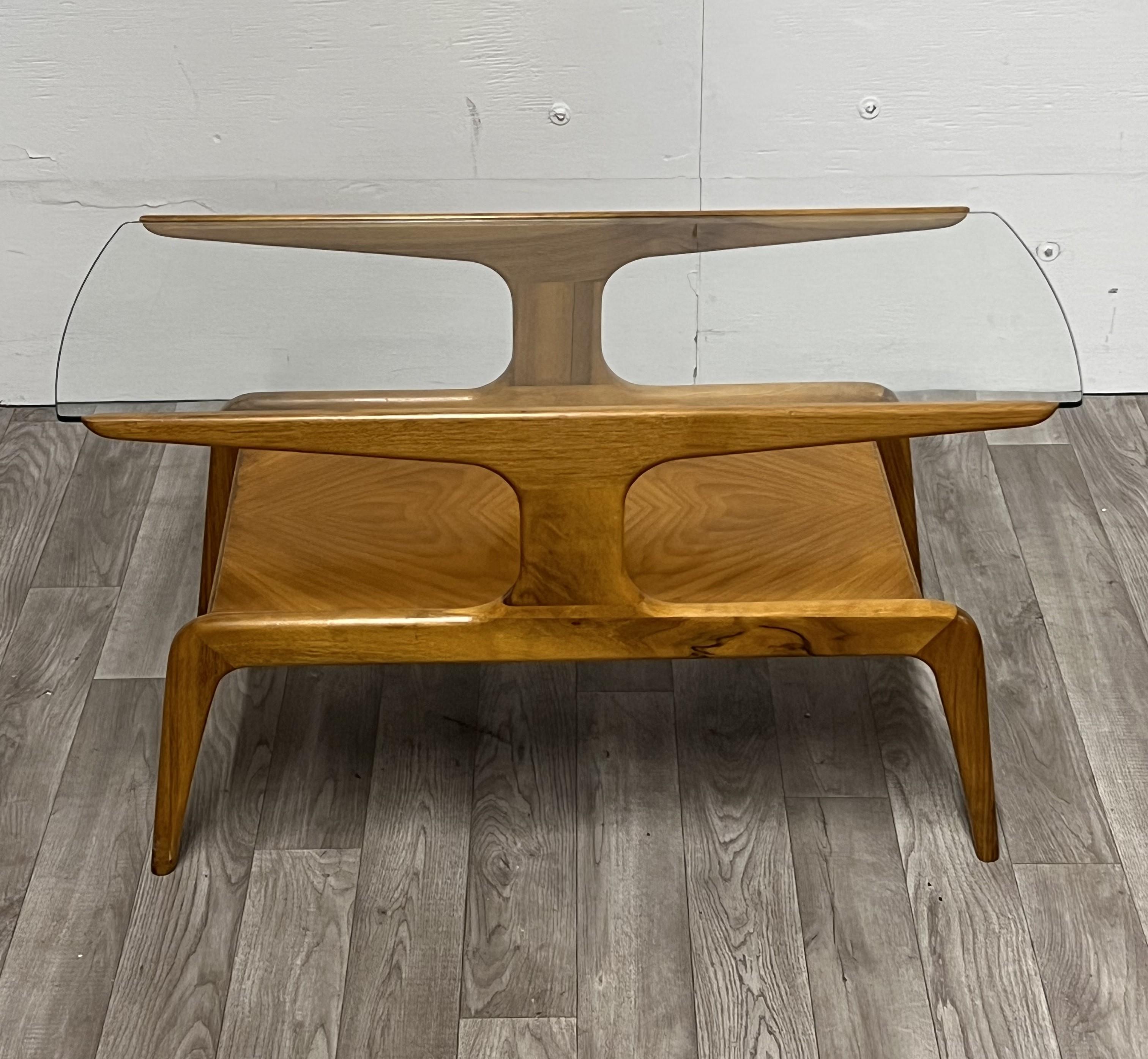Beautiful sculptural table by Gio Ponti for Domus Nova
Mid Century Italian Design
Double shelf with glass top 
Made out of walnut