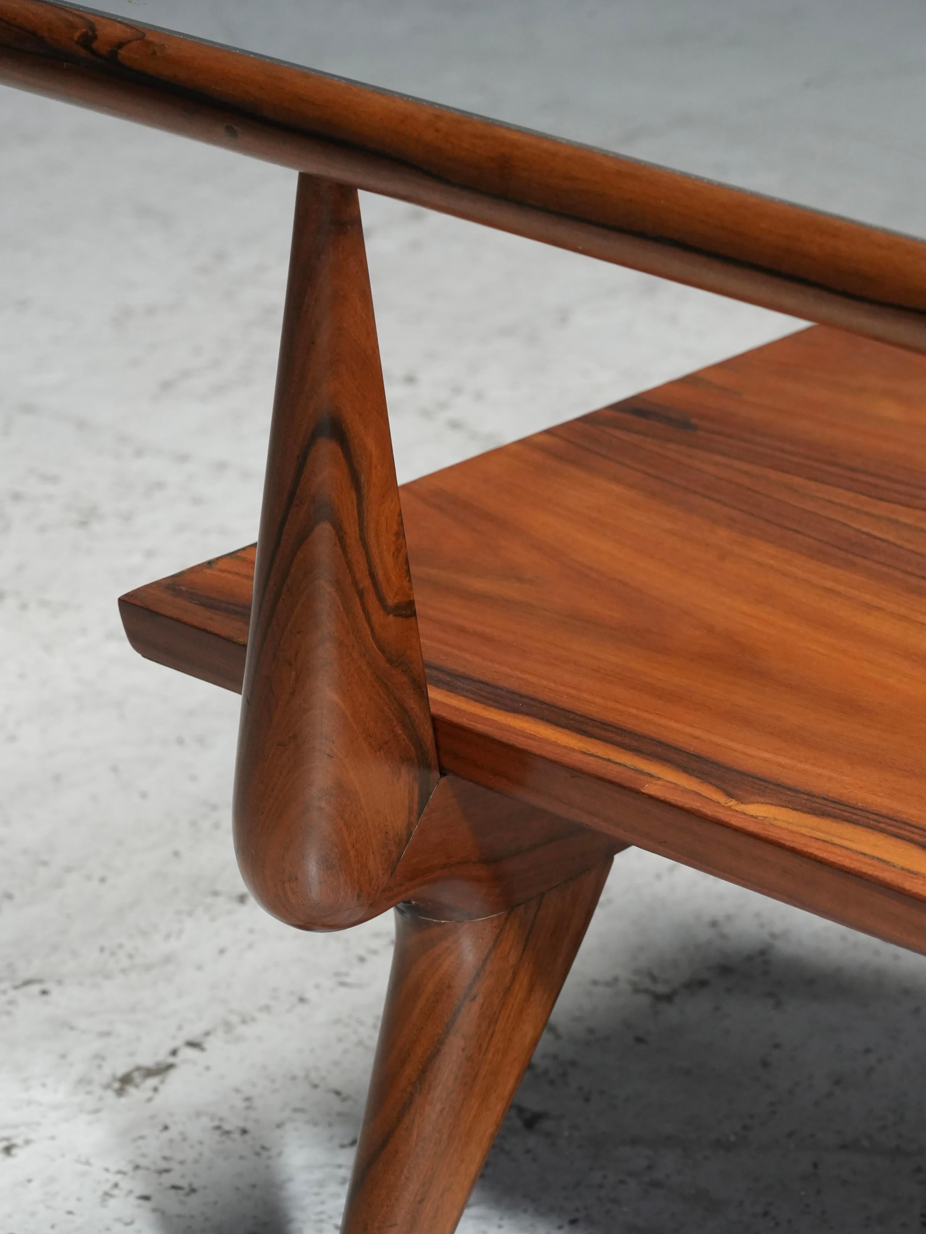 Mid-Century Modern Table basse de Giuseppe Scapinelli en caviuna et verre, Brésil, années 1950 en vente
