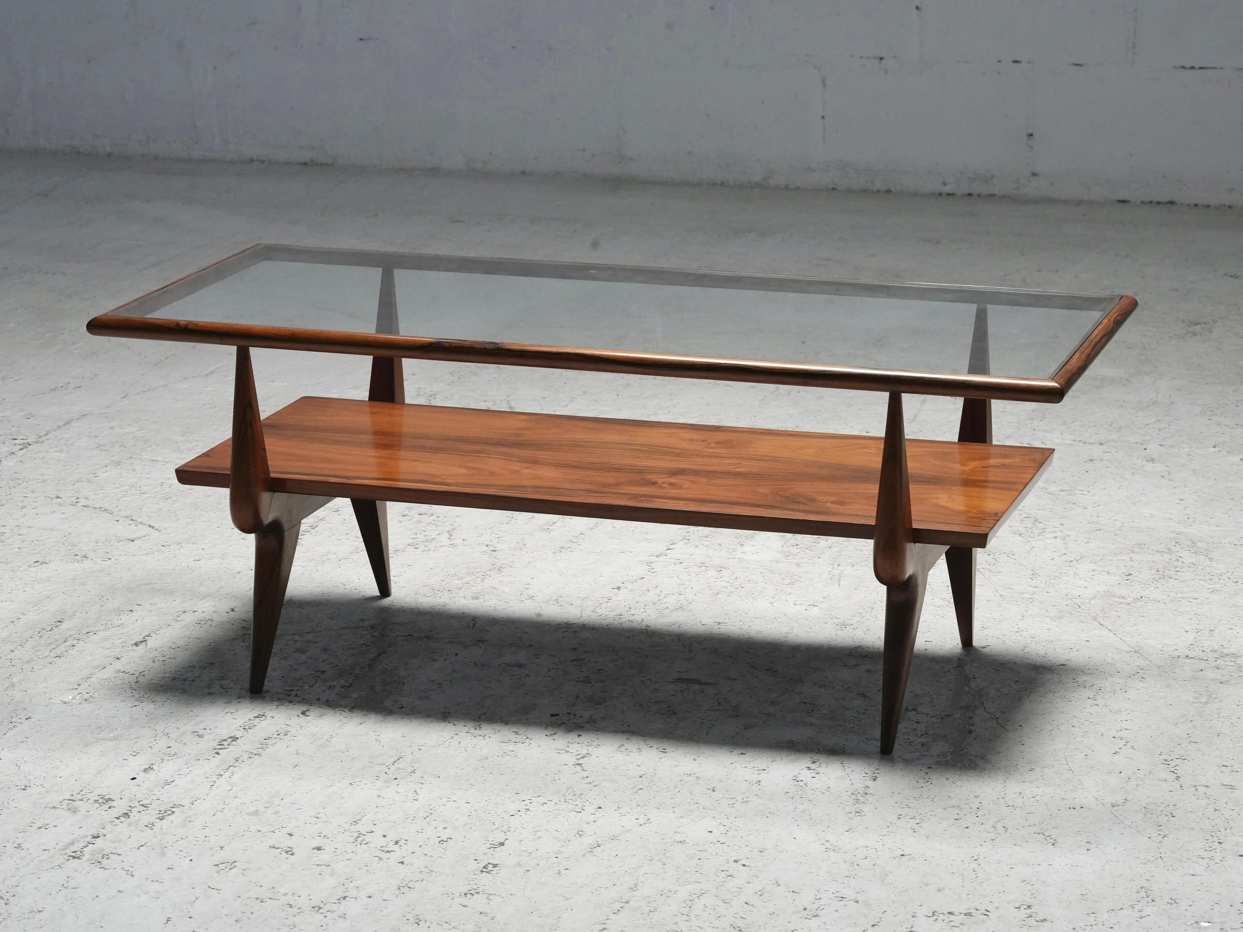 Table basse de Giuseppe Scapinelli en caviuna et verre, Brésil, années 1950 Bon état - En vente à Uithoorn, NL