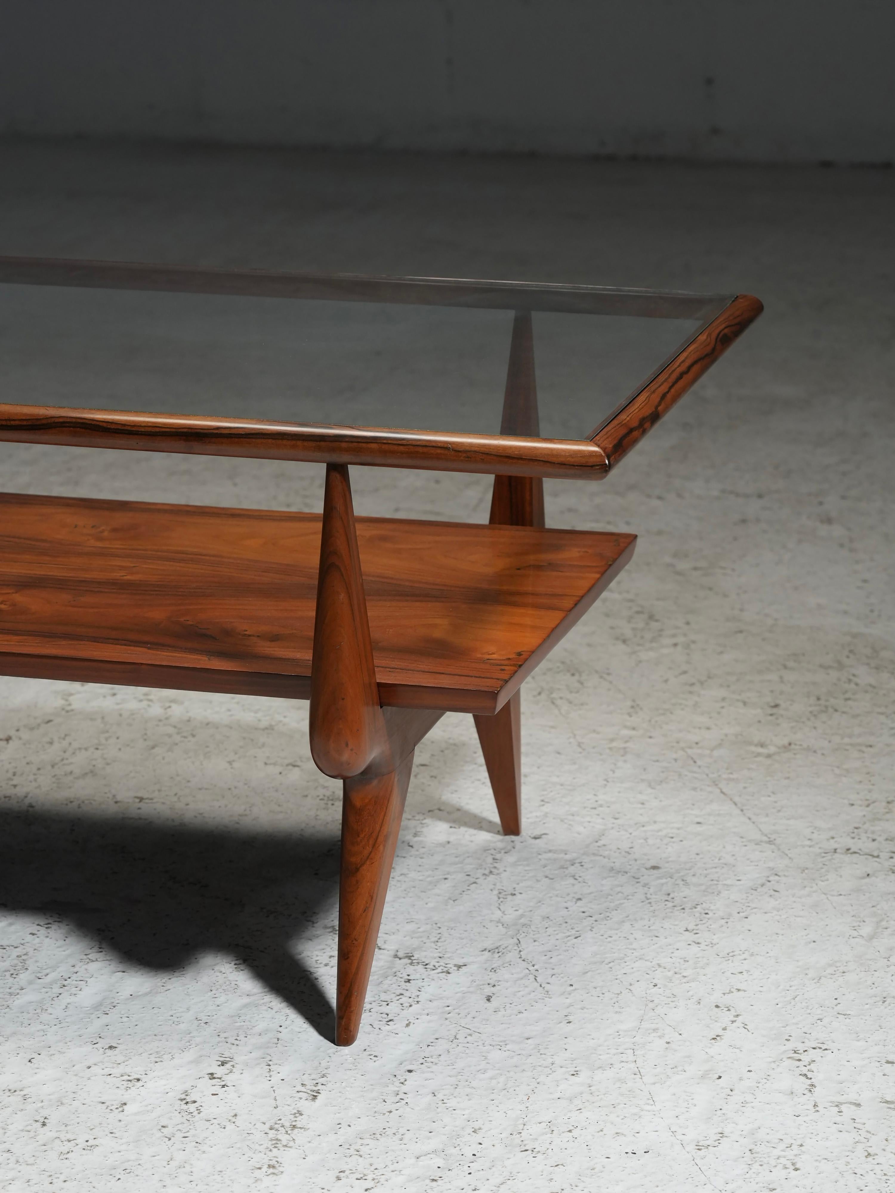 Milieu du XXe siècle Table basse de Giuseppe Scapinelli en caviuna et verre, Brésil, années 1950 en vente