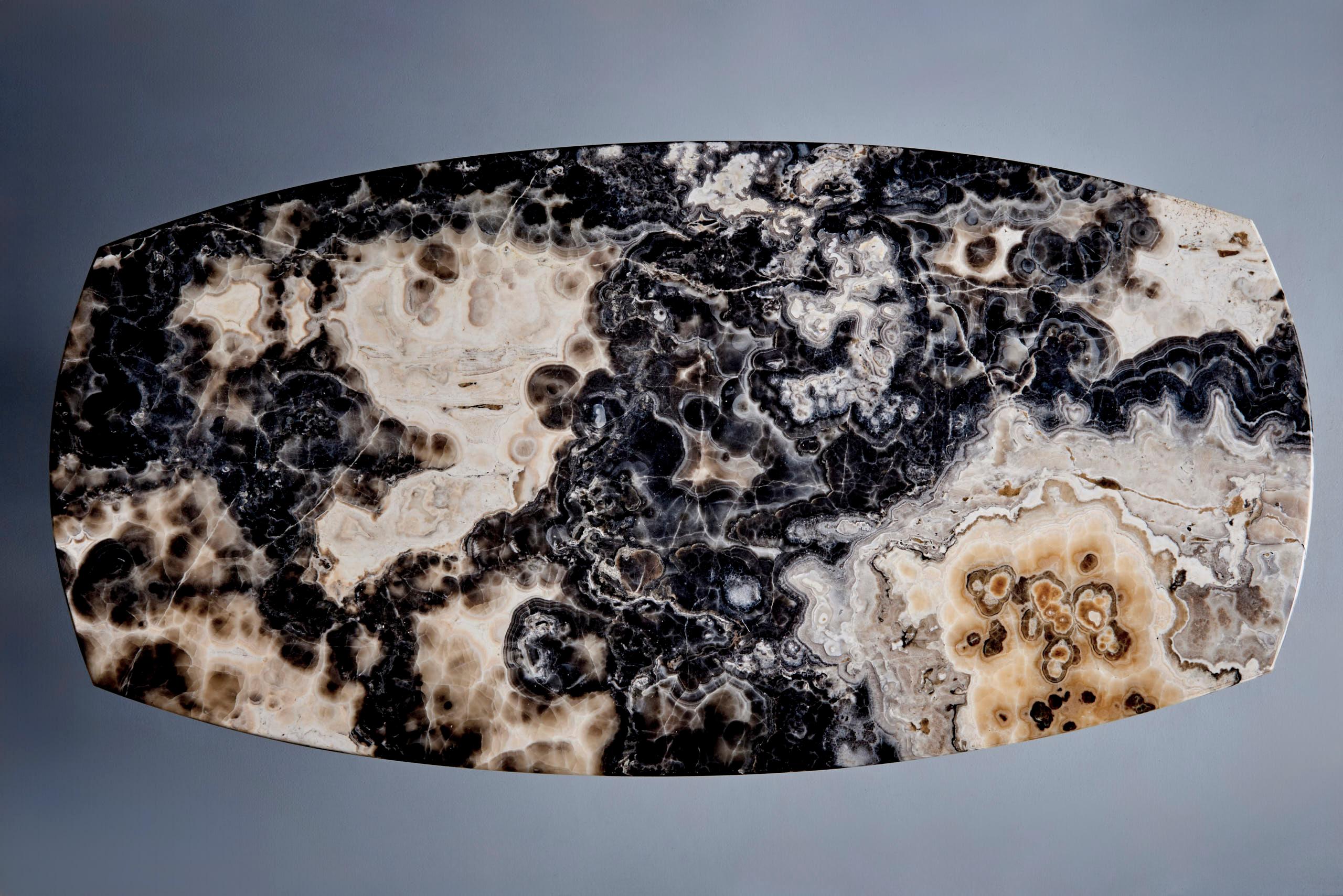 italien Table basse de Guglielmo Ulrich avec plateau en onyx poli en vente