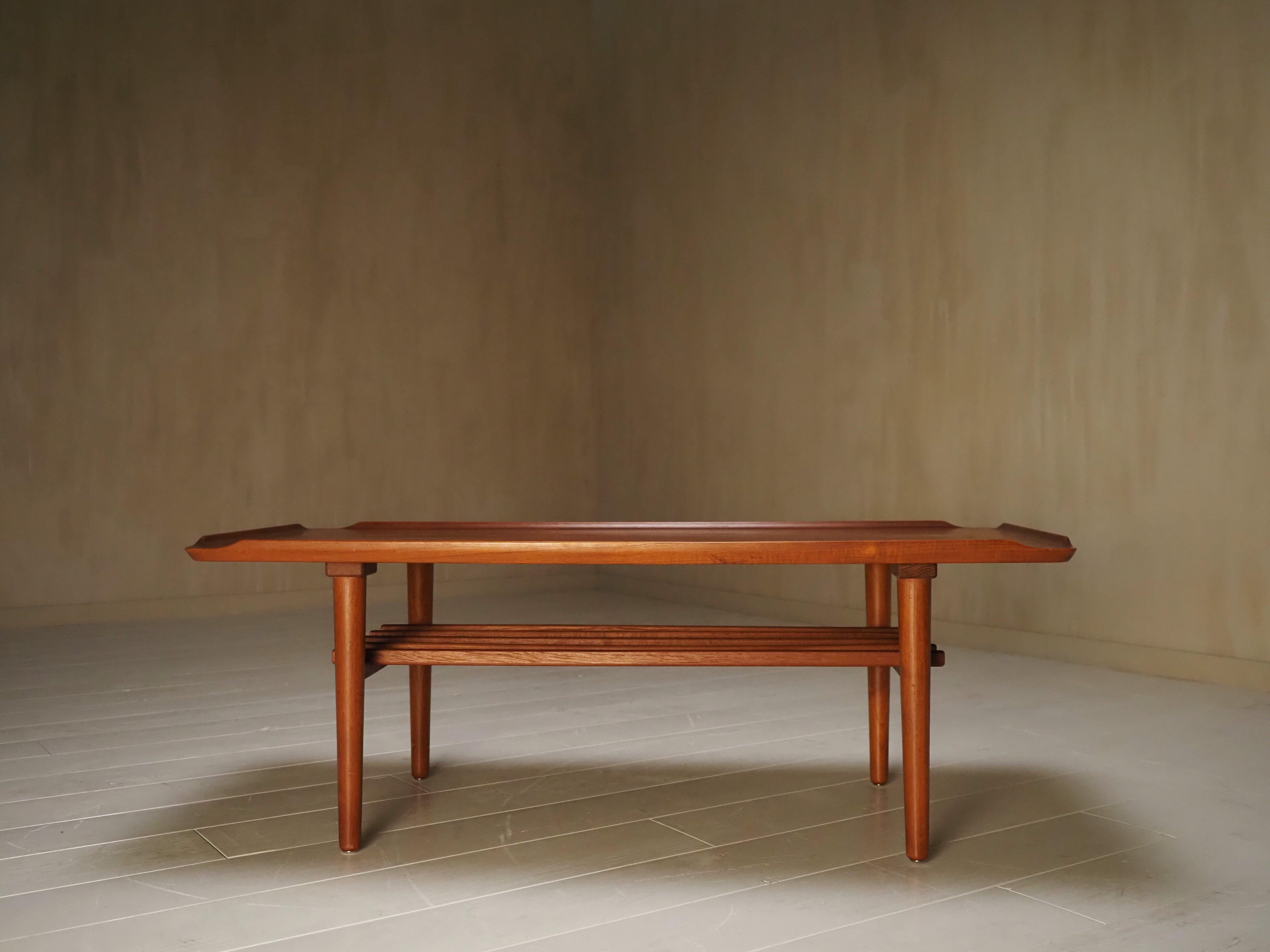 Great size Danish coffee table designed by Holger Georg Jensen and manufactured by Kubus, circa 1960s.

This table are very rare in this large rectangular shape and model.

Some damage to two slats of the under slatted base. See photos.