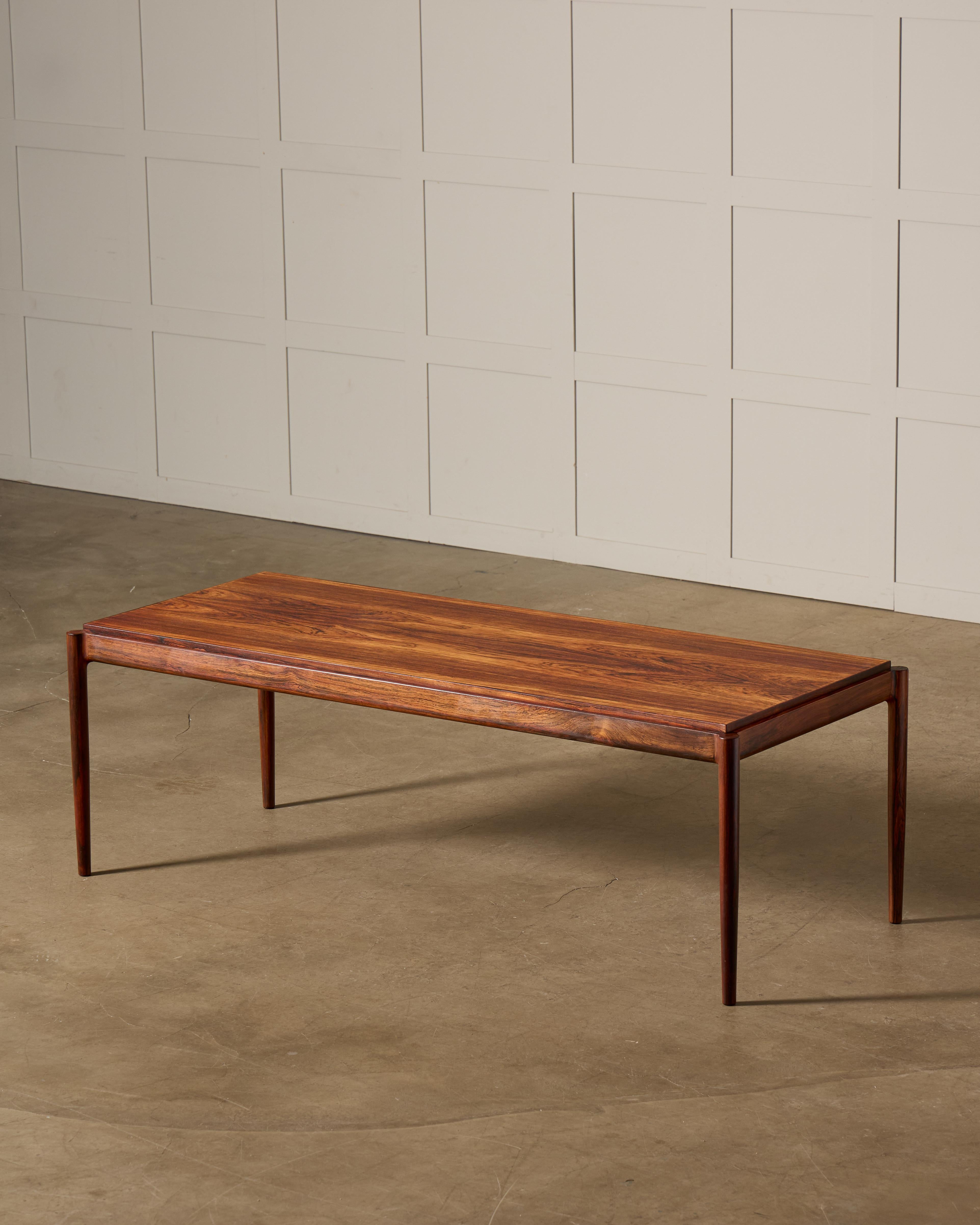 Scandinave moderne Table basse d'Ib Kofod-Larsen, années 1960 en vente