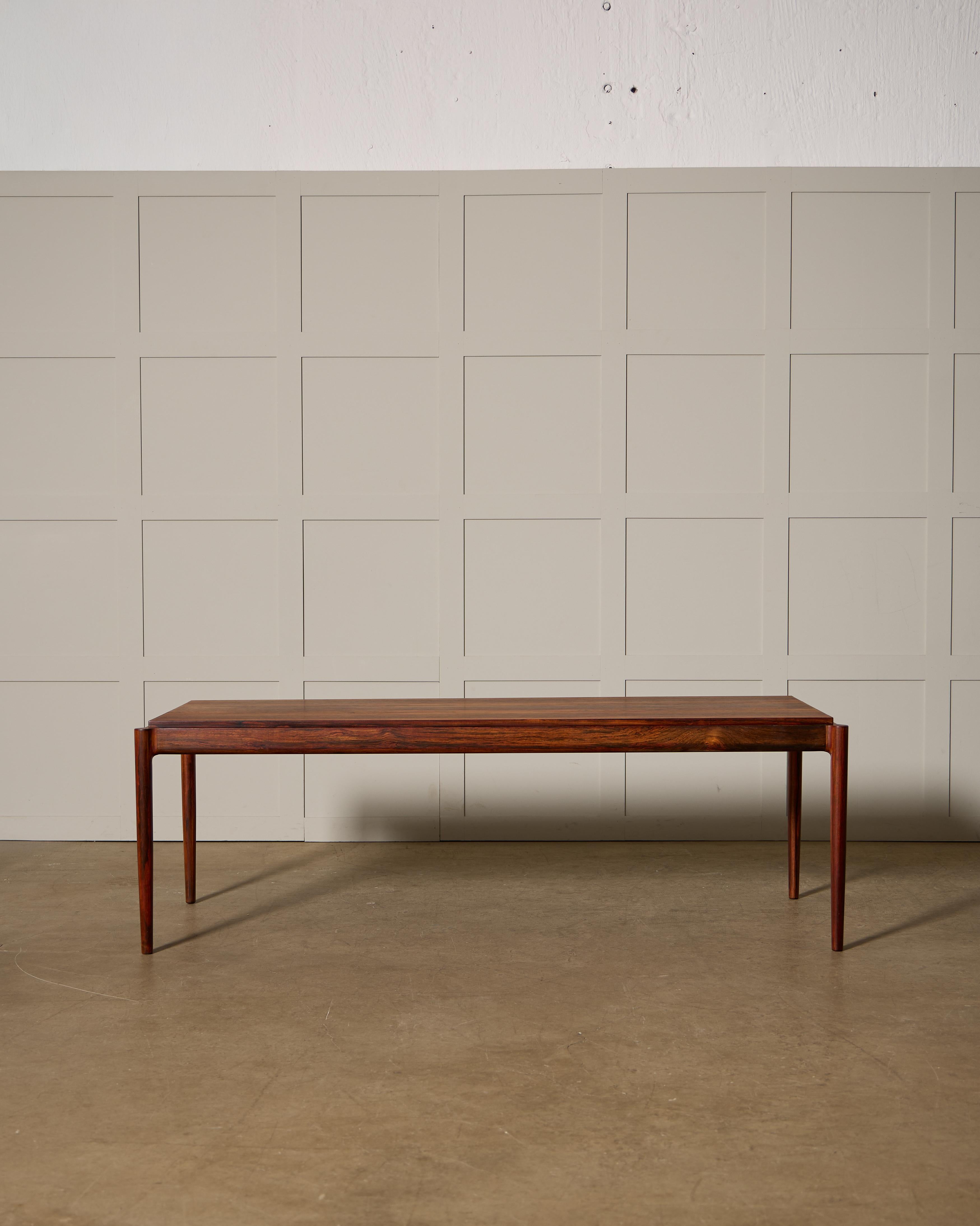 Table basse d'Ib Kofod-Larsen, années 1960 Bon état - En vente à Stockholm, SE