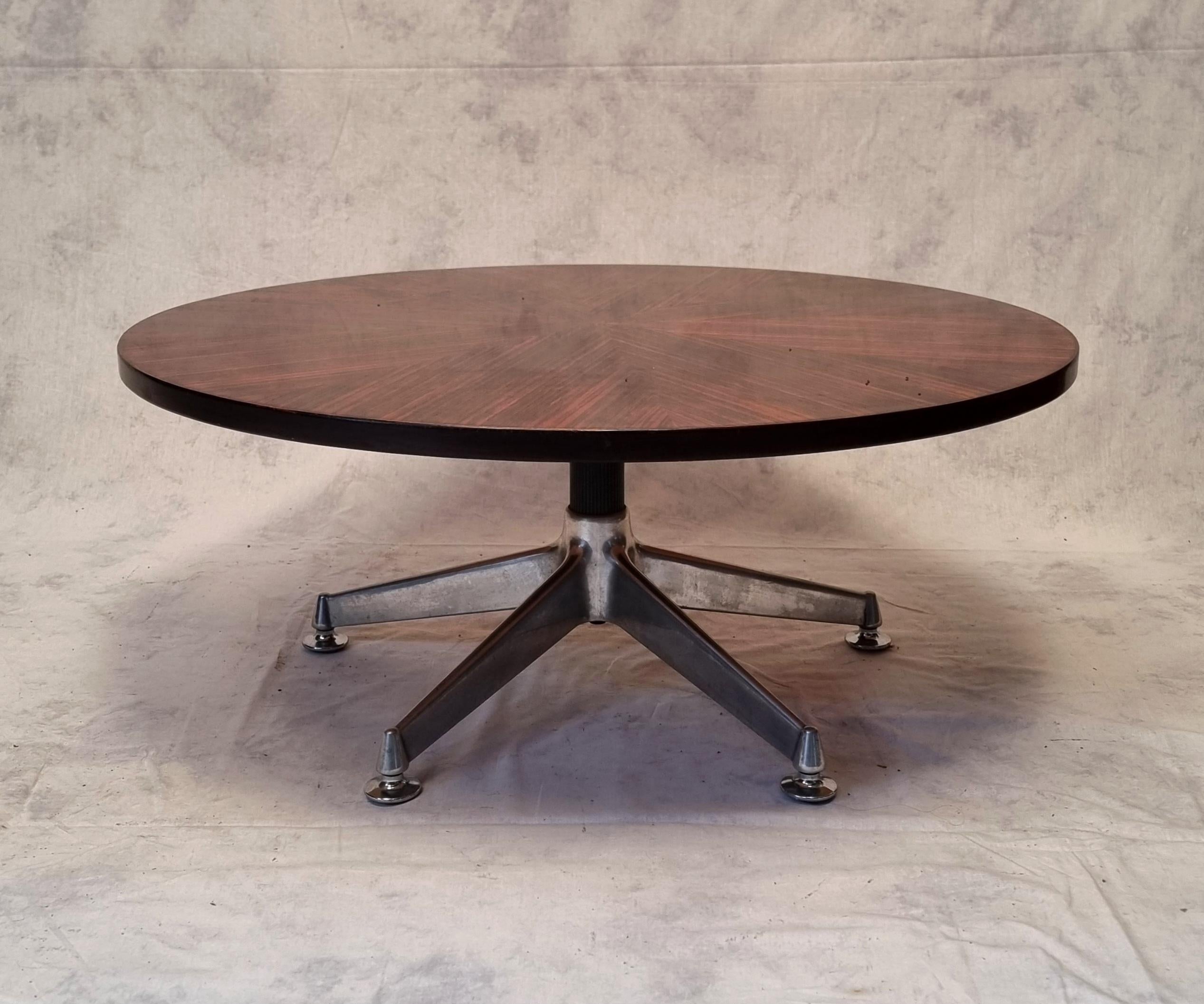 Mid-Century Modern Coffee Table By Ico Parisi For Mim Roma - Rosewood - Ca 1960 For Sale