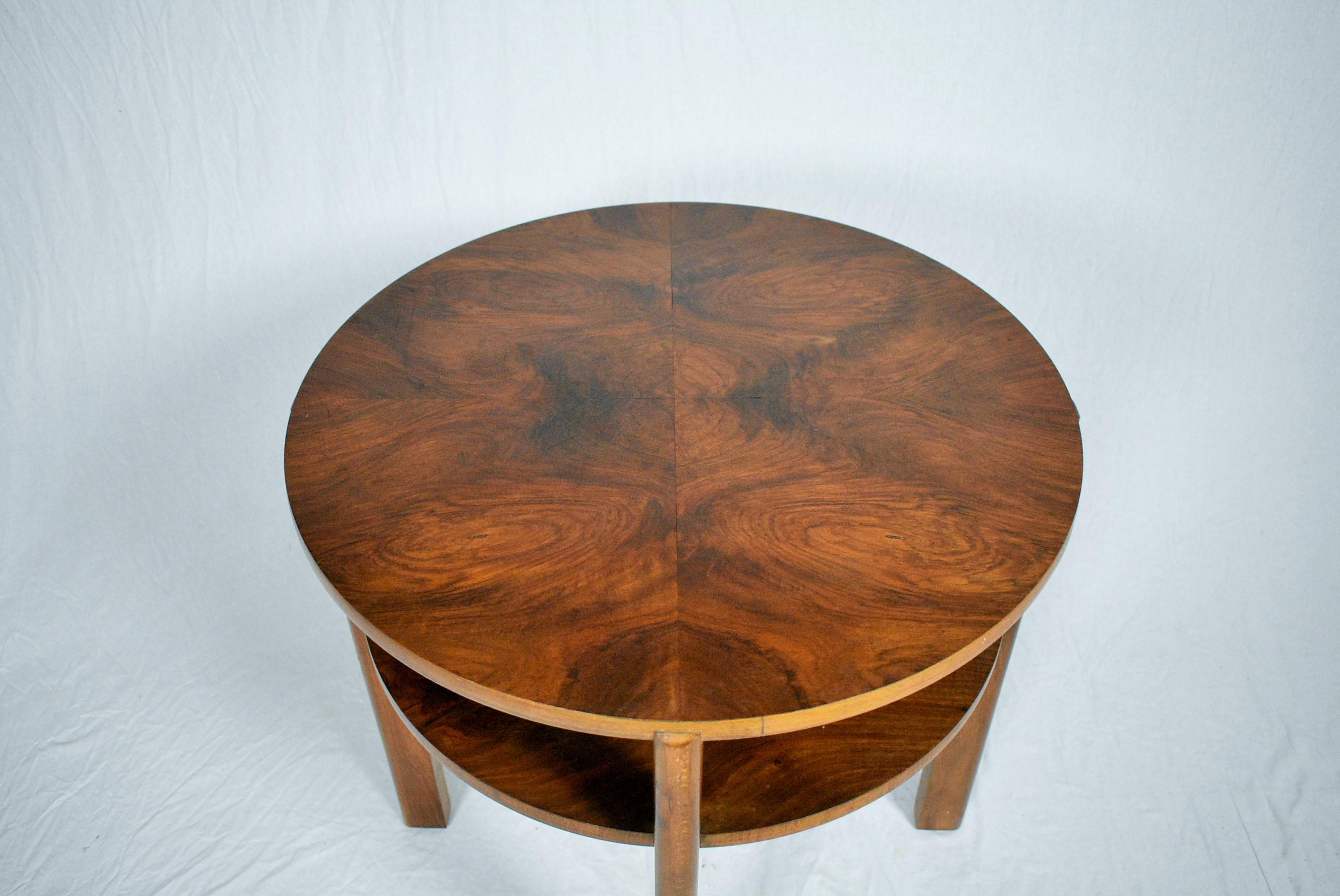 Round coffee table with walnut veneer designed by Jindrich Halabala in former Czechoslovakia in 1930s. Good vintage condition with some signs of use. 
Cleaned.