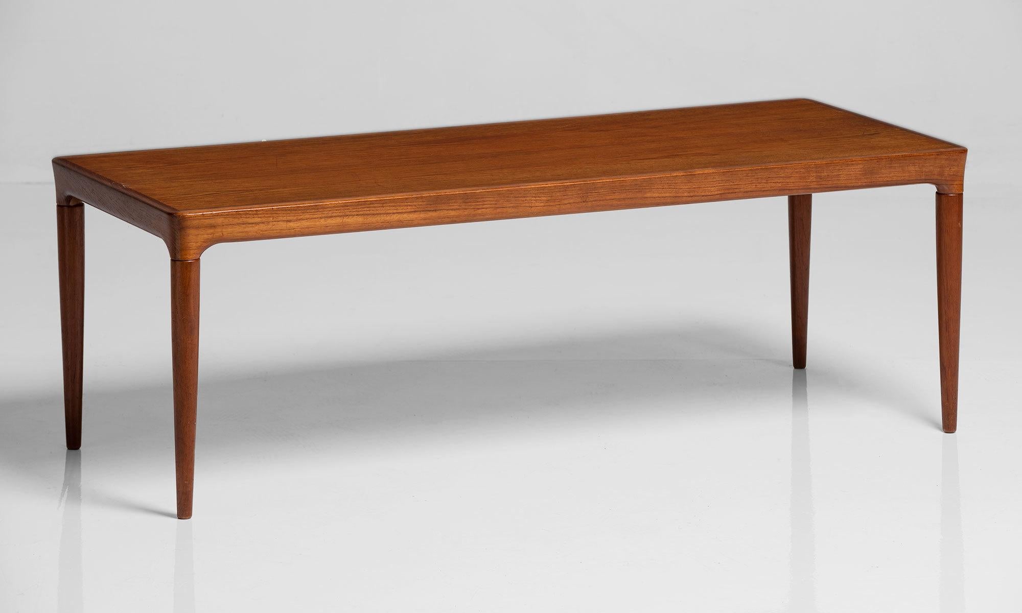 Coffee table by Johannes Andersen, Denmark, circa 1960.

Sleek Scandinavian design with soft curves and four tapered legs.

 