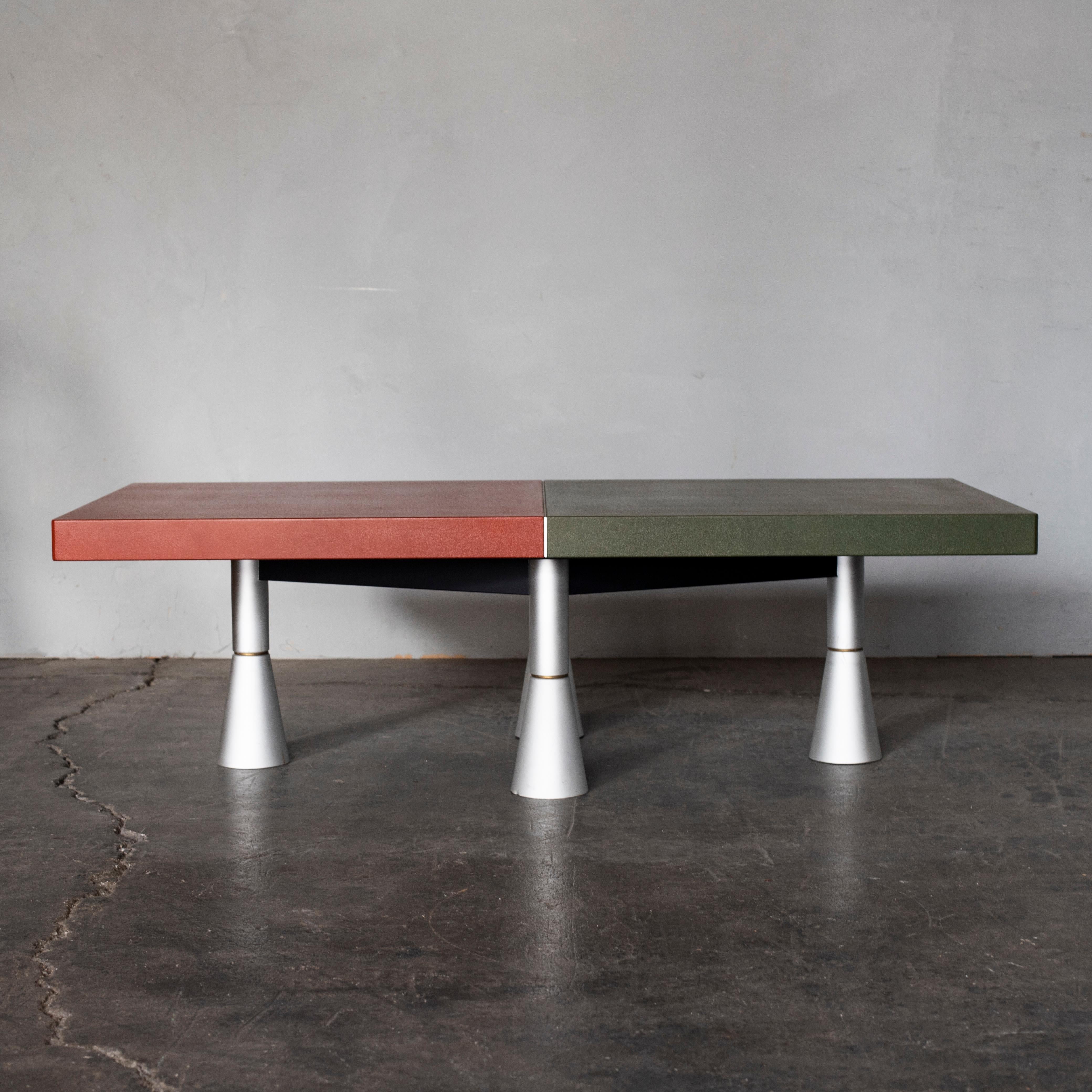 Prototype of the tables that were designed by Kisho Kurokawa for his work, Roppongi Prince Hotel in 1980s.
Urushi lacquered wood and aluminum.
The table top and the legs are disassembled.