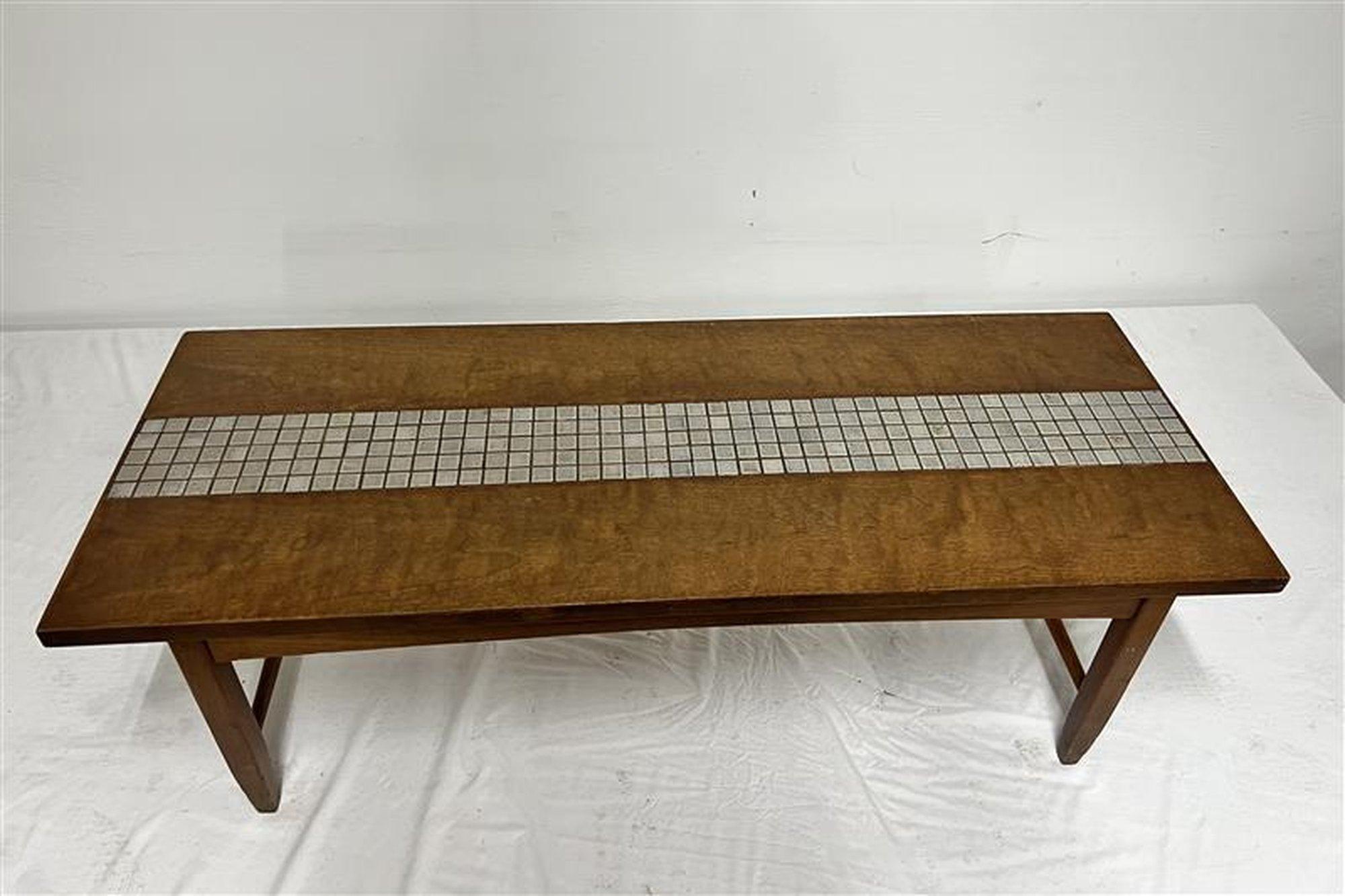 Coffee Table by Lane In Good Condition For Sale In Red Lion, PA
