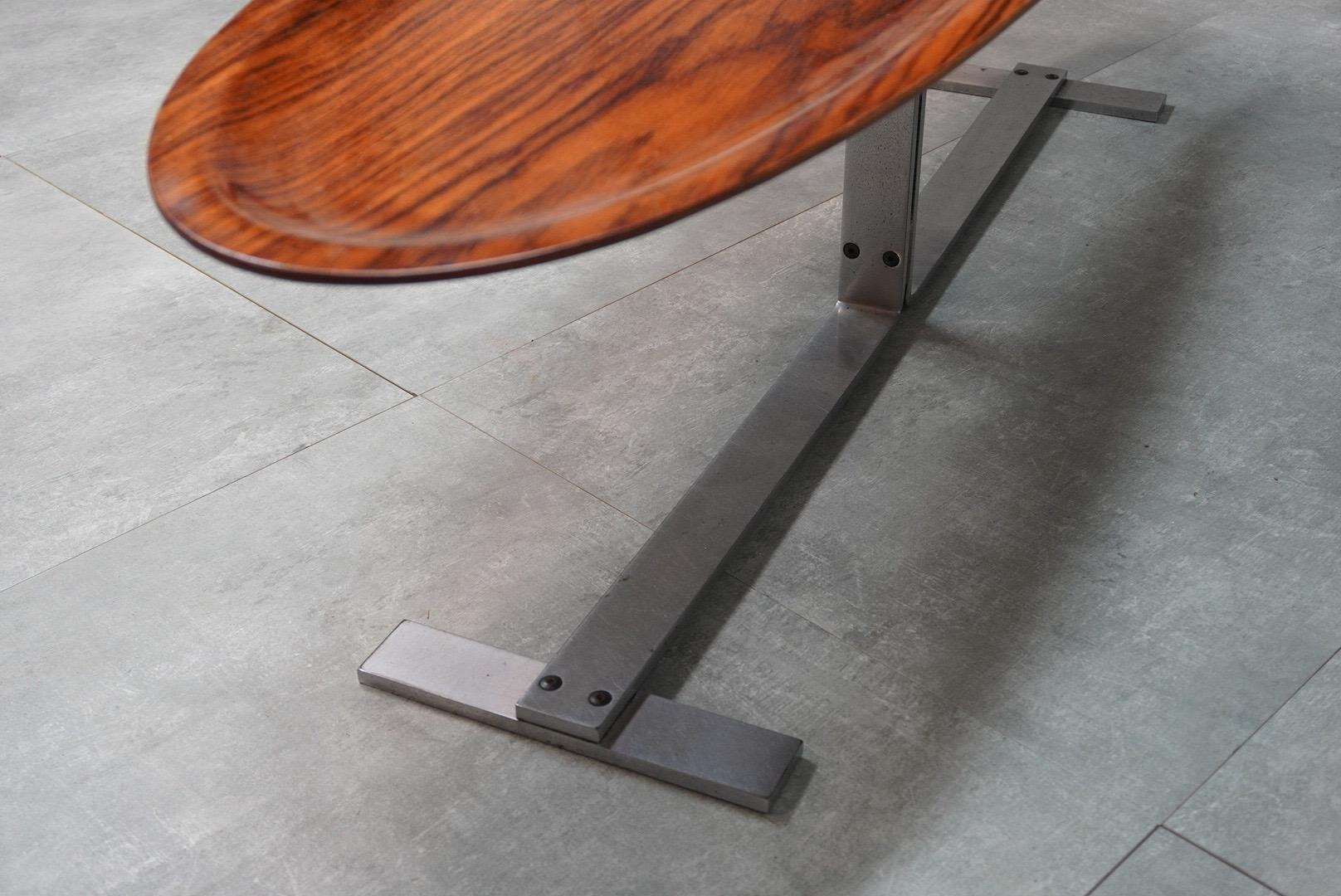 Italienischer Couchtisch der Jahrhundertmitte von MAC Arredamenti, 1960er Jahre

Eleganter Couchtisch aus der Mitte des Jahrhunderts, entworfen und hergestellt von MAC Arredamenti in Italien in den 1960er Jahren. Dieses raffinierte Stück zeigt die