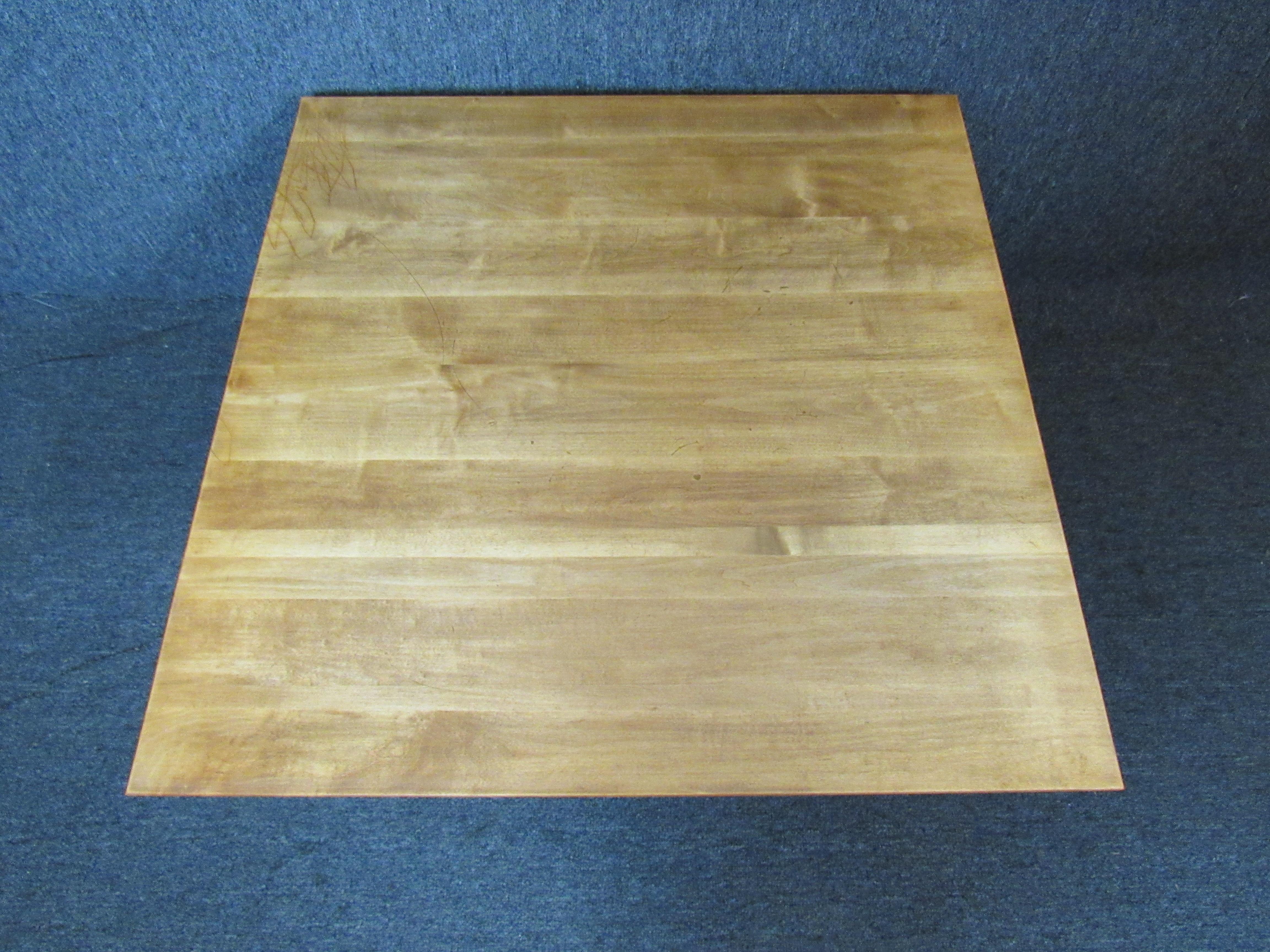 Coffee Table by Paul McCobb for Winchendon Furniture In Good Condition For Sale In Brooklyn, NY