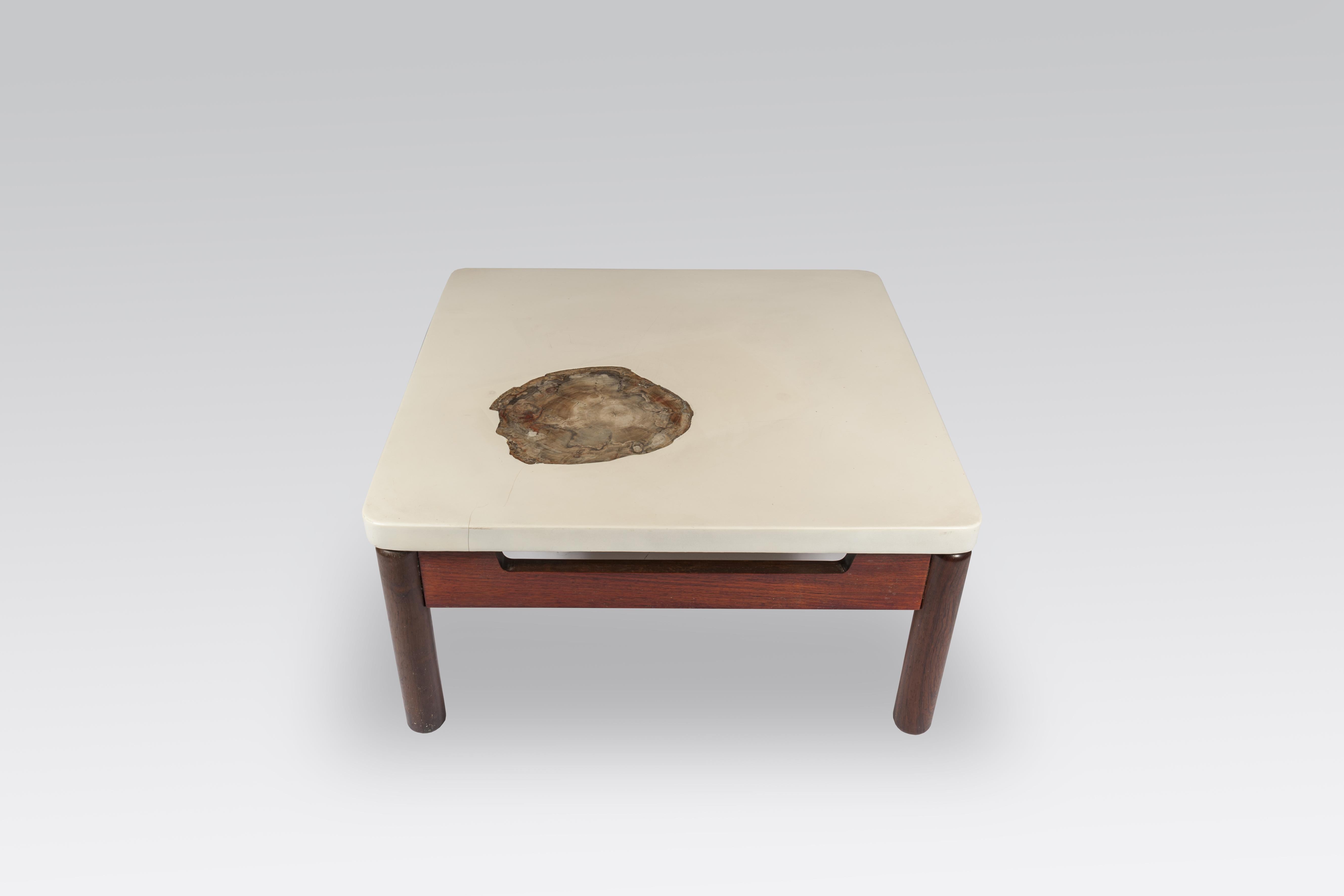 Nice and very good original condition, square coffee table in White resin inlaid by a Petrified Wood. Wood circular base, By Philippe Barbier France Circa 1960.
 