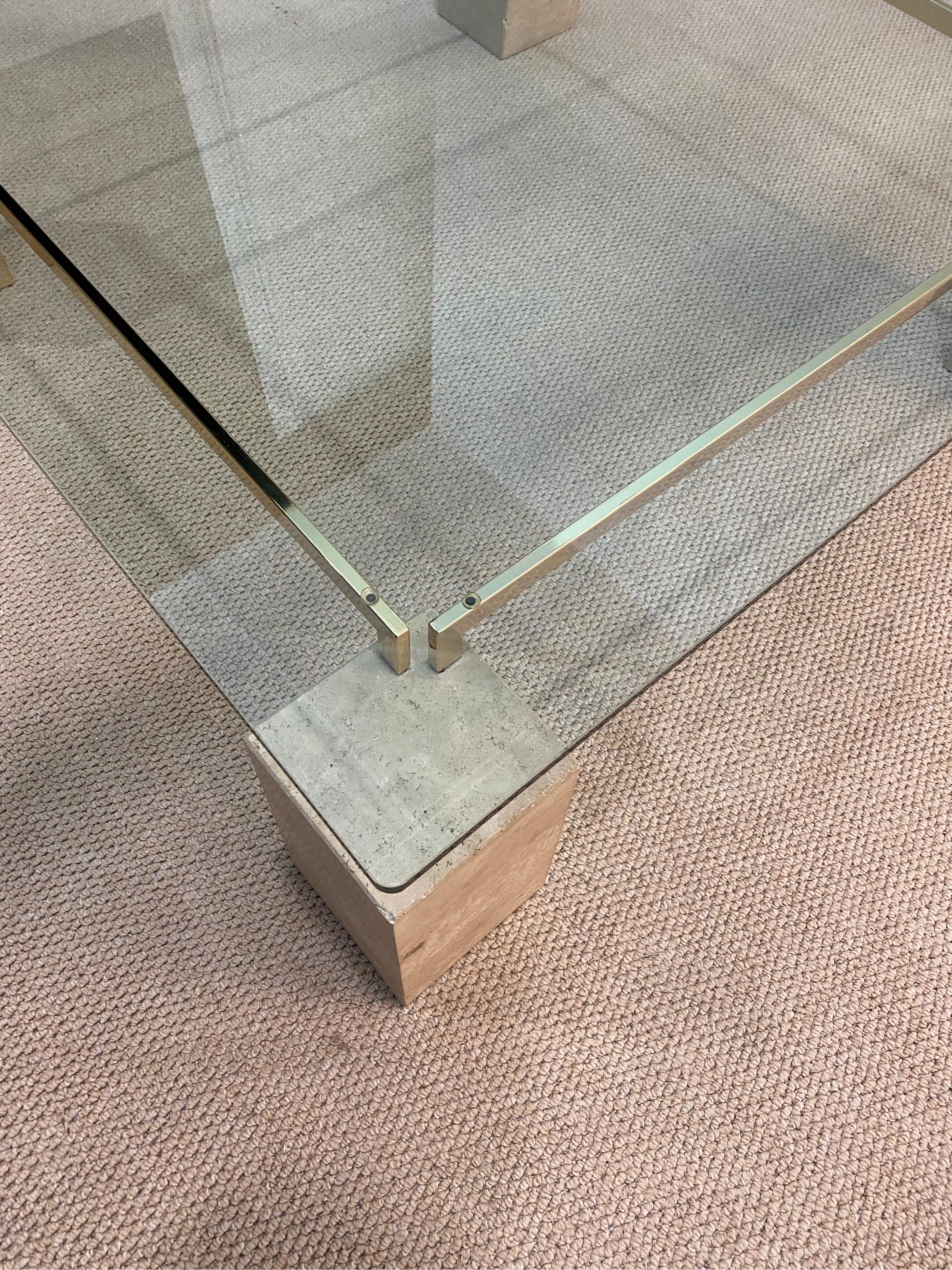 Mesa de centro de Piero de Longhi Catalan Italia Vidrio travertino y latón Años 80 en venta 5