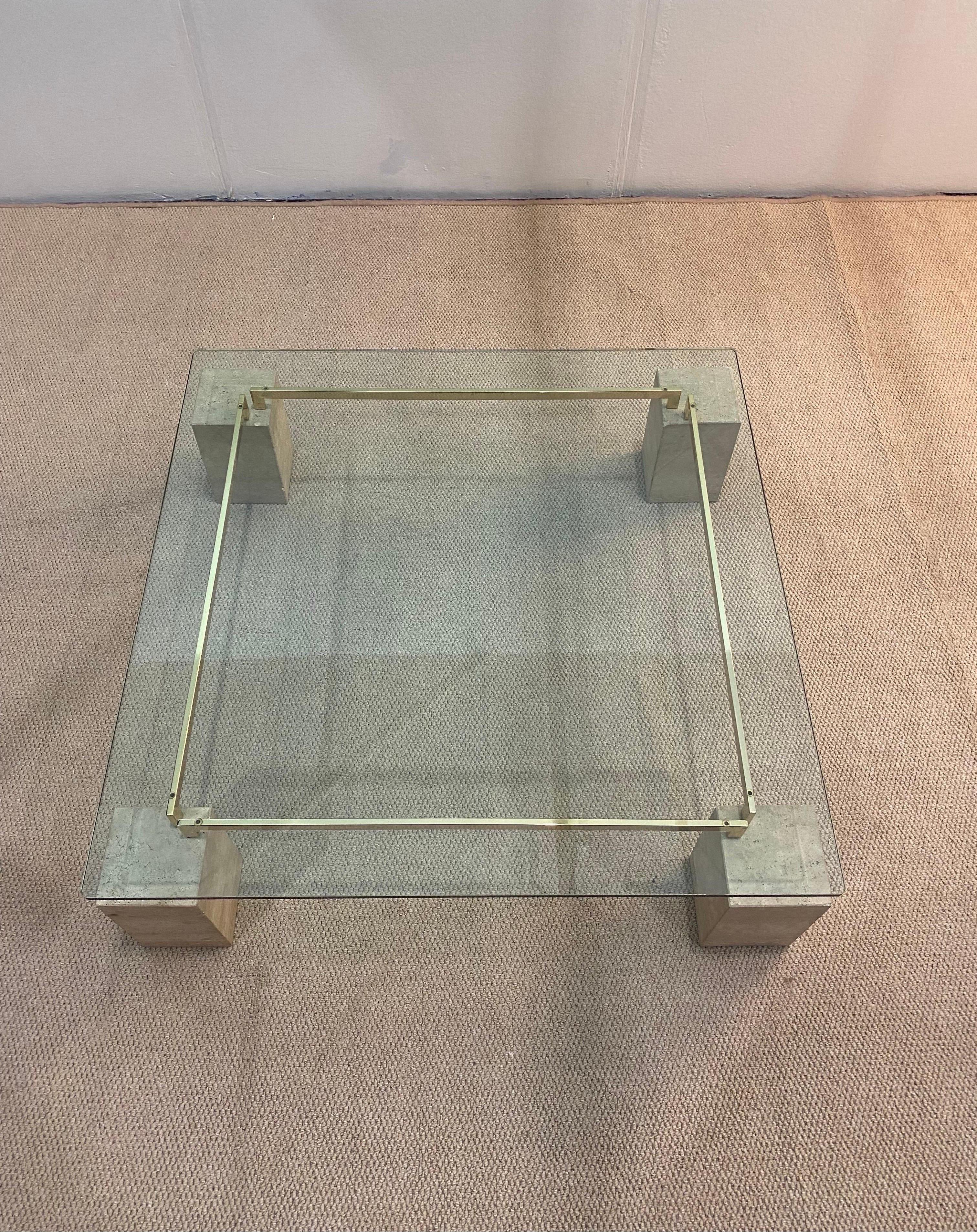 Mesa de centro de Piero de Longhi Catalan Italia Vidrio travertino y latón Años 80 en Bueno estado para la venta en London, GB