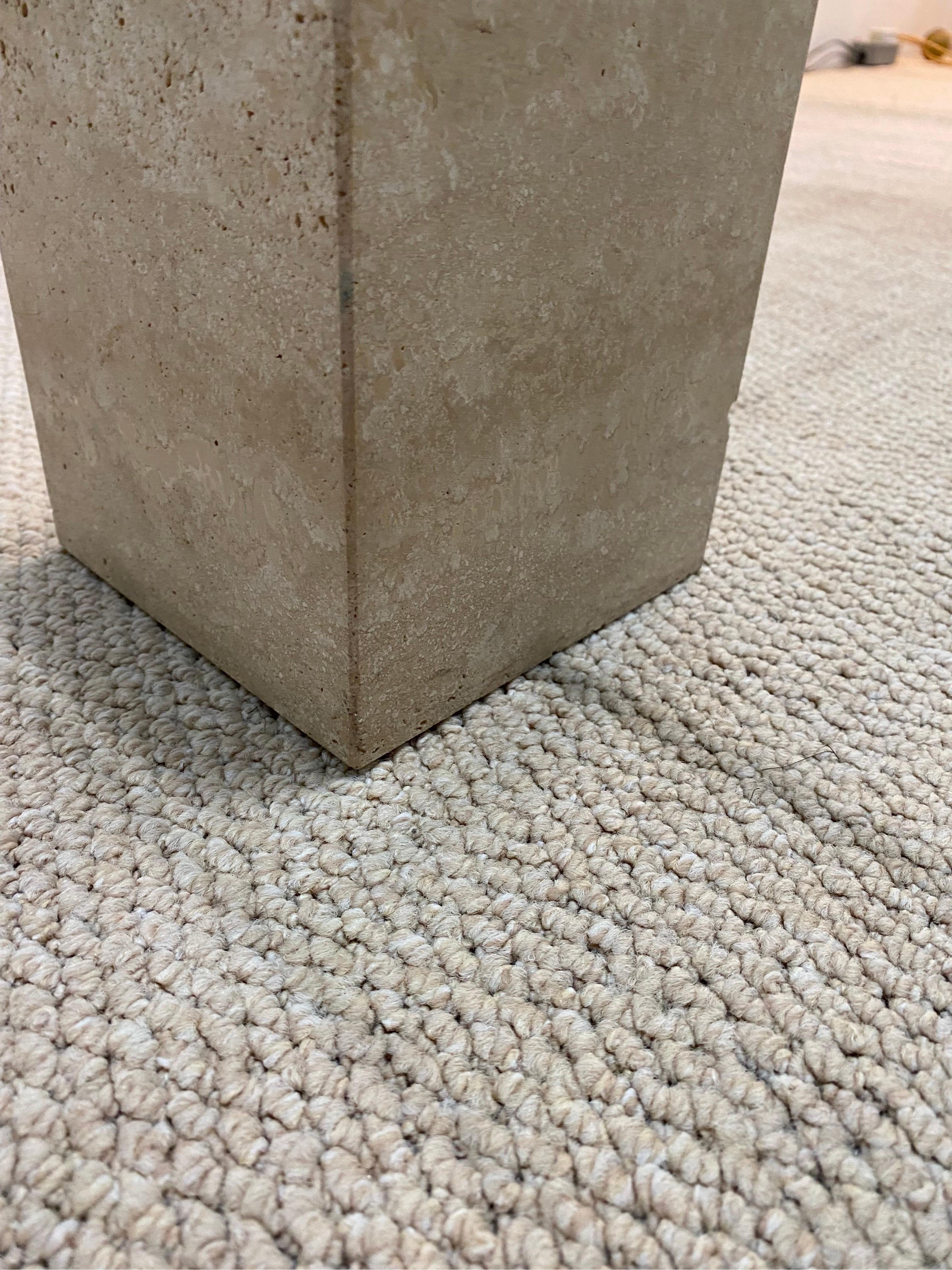 Mesa de centro de Piero de Longhi Catalan Italia Vidrio travertino y latón Años 80 en venta 2