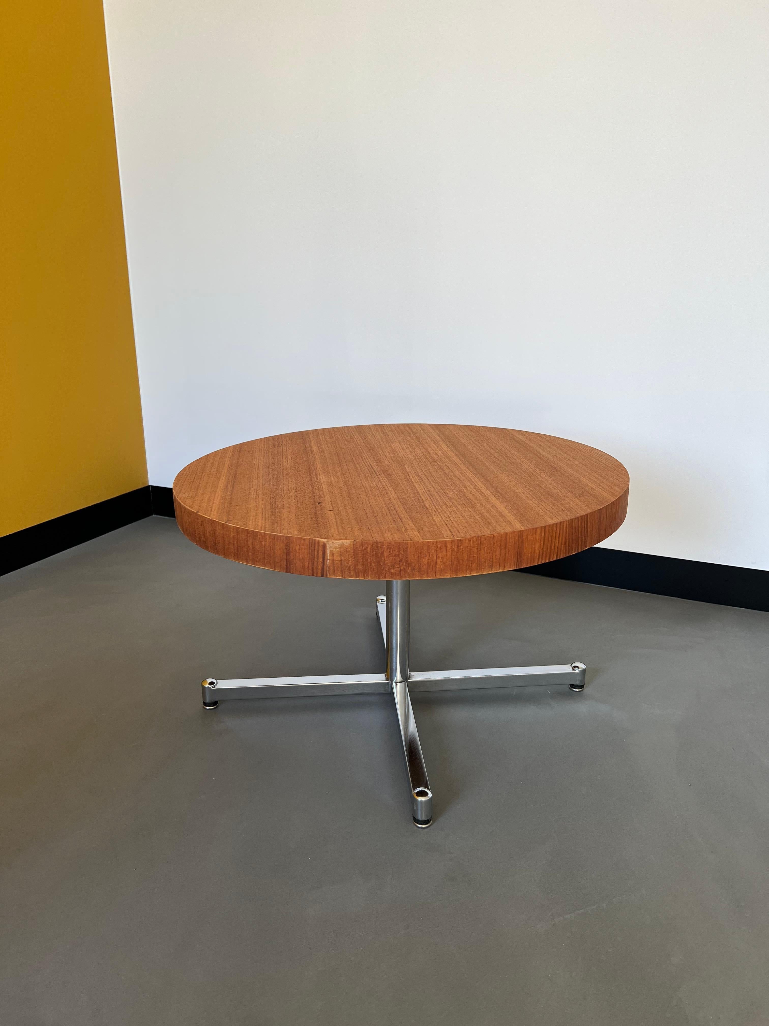 Français Table basse de Pierre Guariche, design français, 1961 en vente