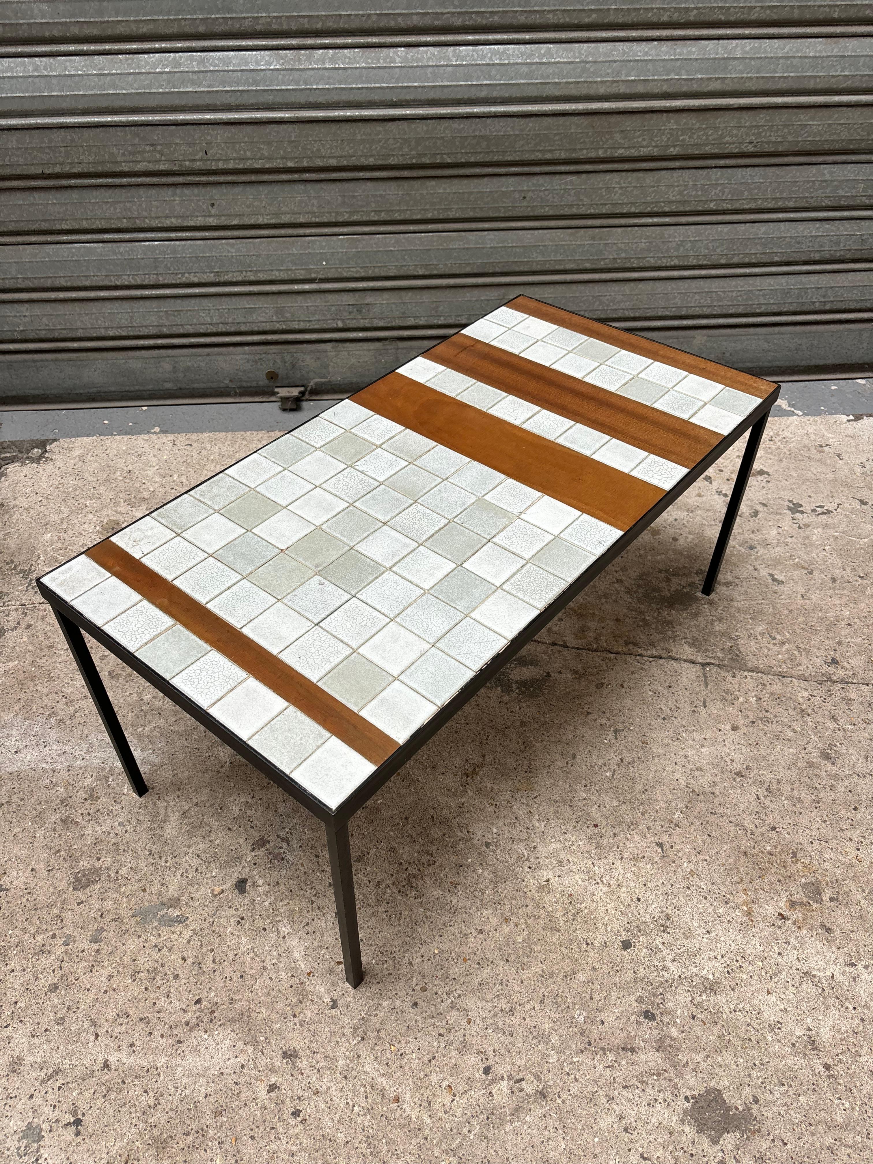 Mid-Century Modern Coffee table by Roger Capron en vente