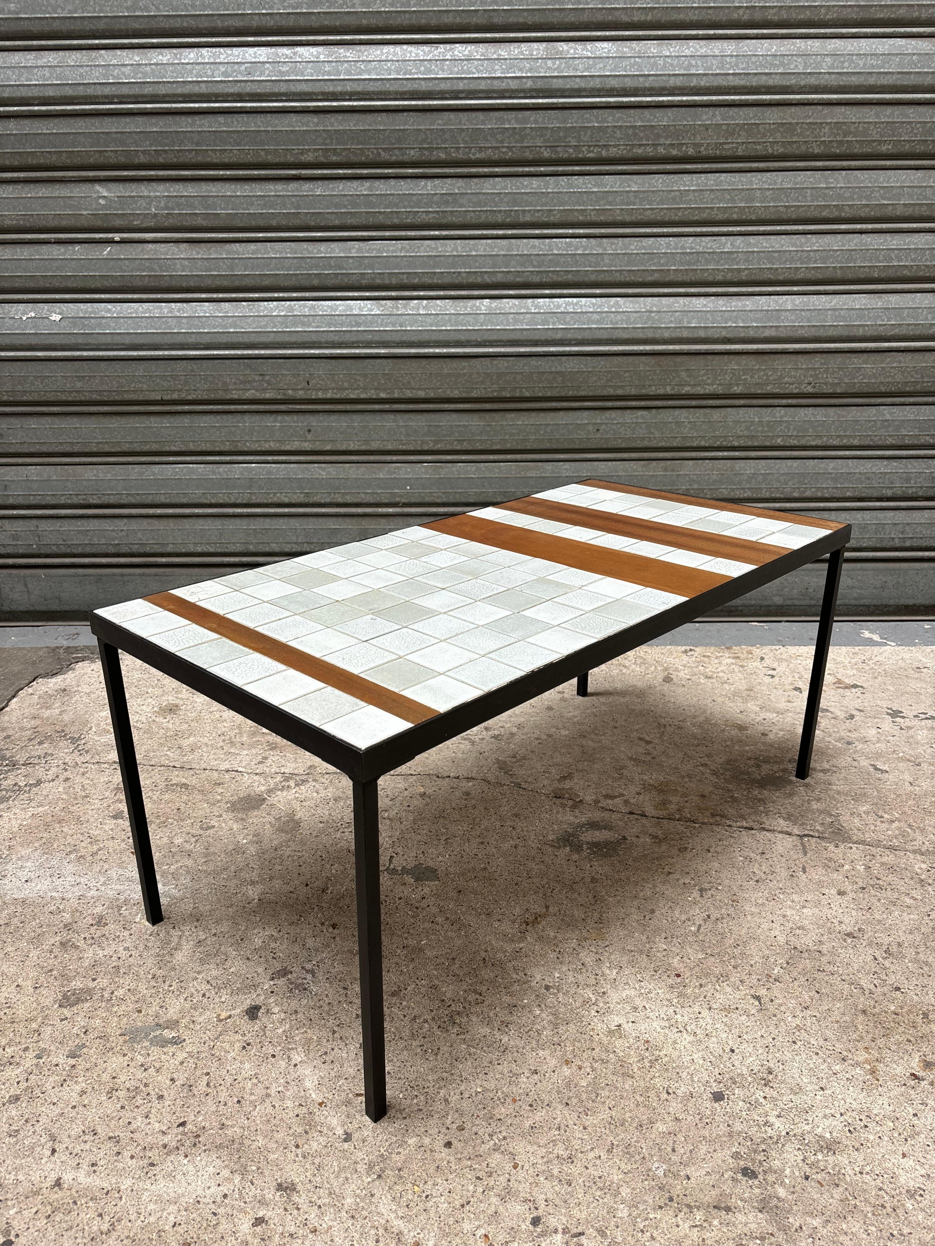 Milieu du XXe siècle Coffee table by Roger Capron en vente