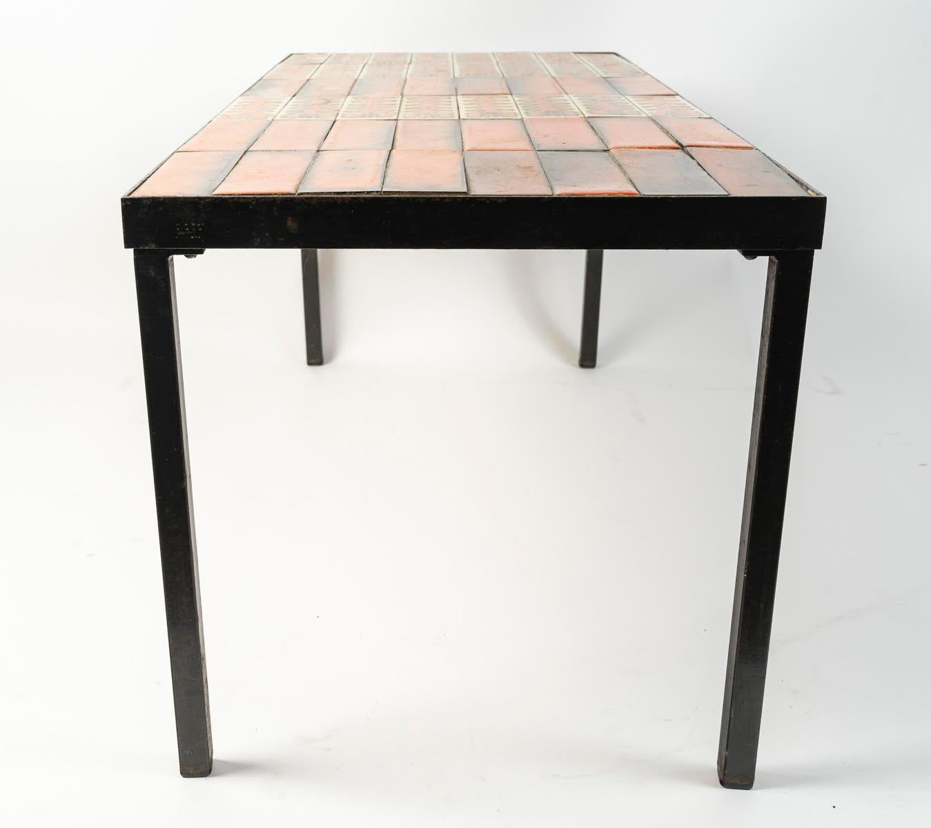 Couchtisch von Roger Capron aus den 1970er Jahren, Keramik und Metall. im Angebot 4