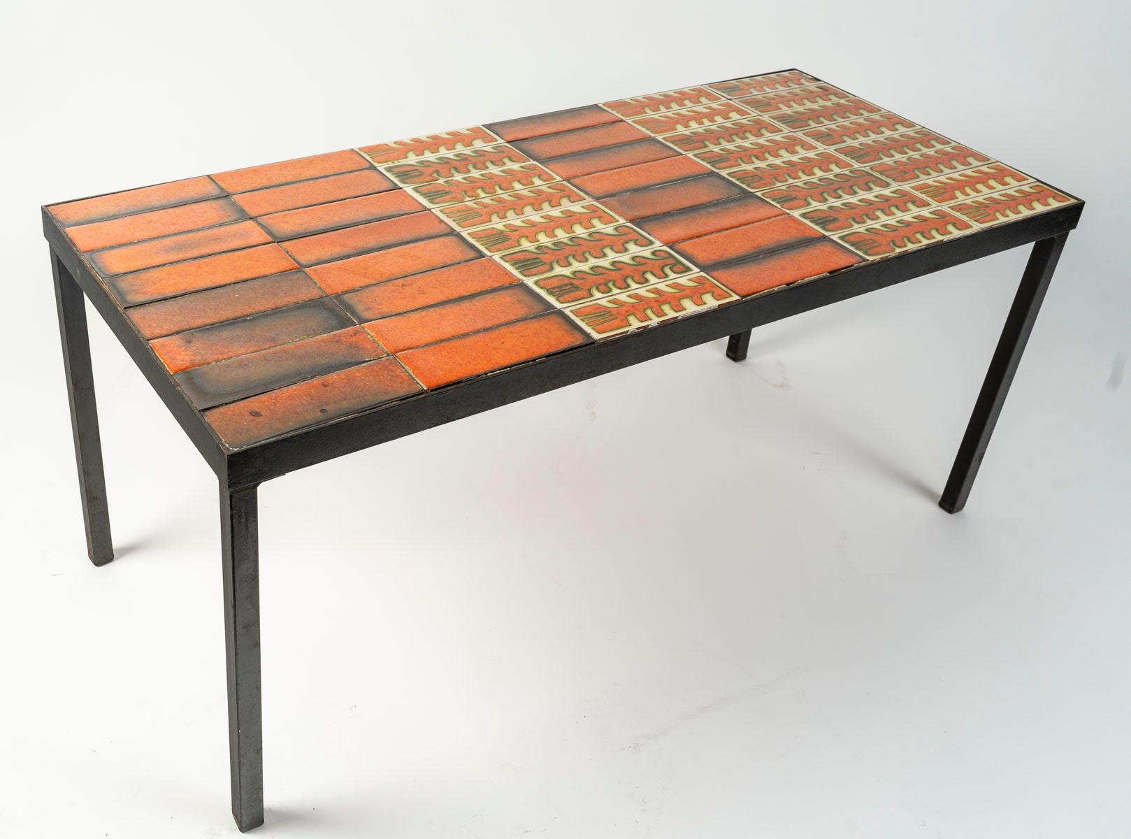 Couchtisch von Roger Capron aus den 1970er Jahren, Keramik und Metall. im Angebot 1