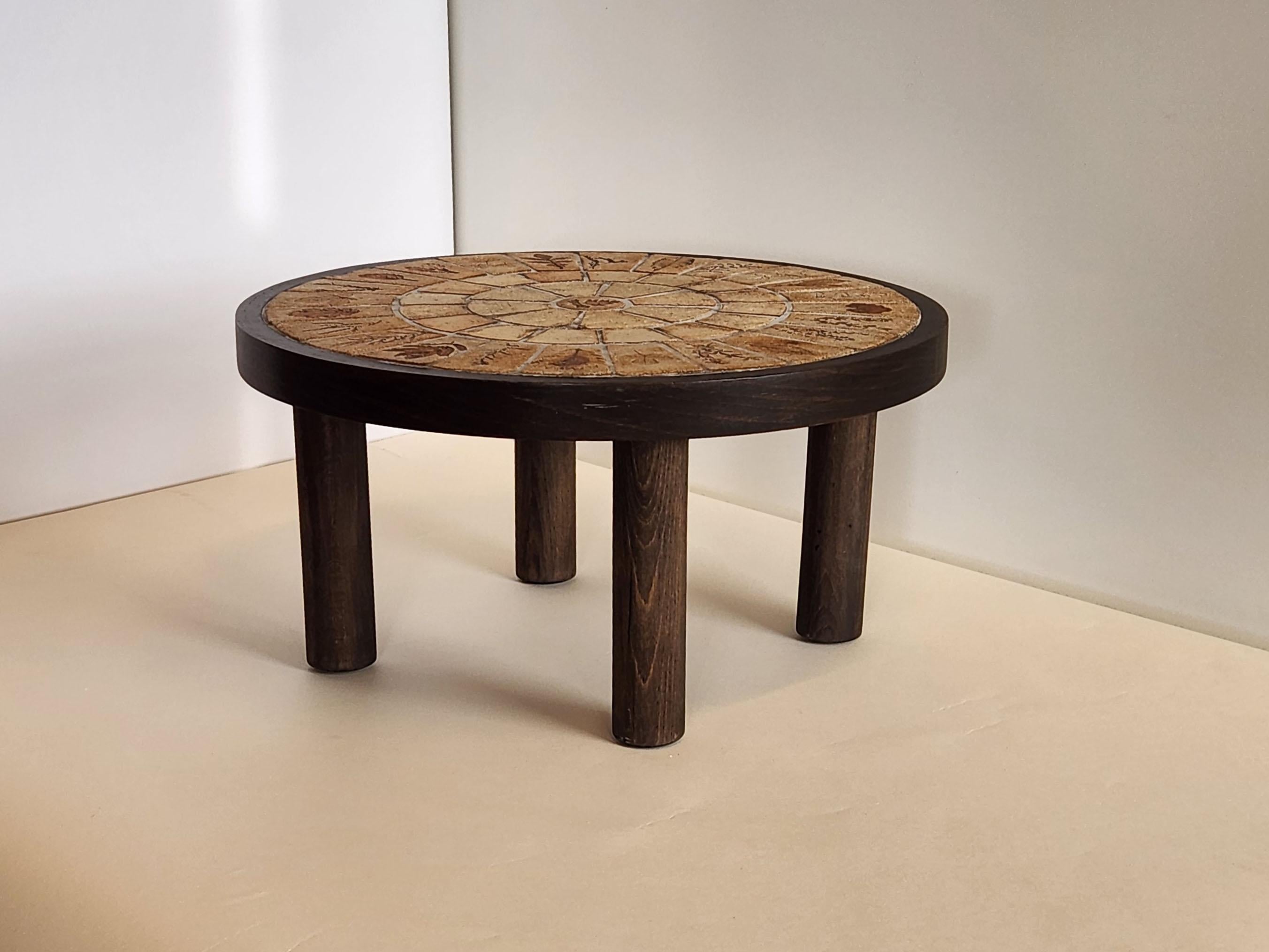 Roger Capron - Vintage Round Side Table with Garrigue Tiles on Wood Frame  For Sale 1