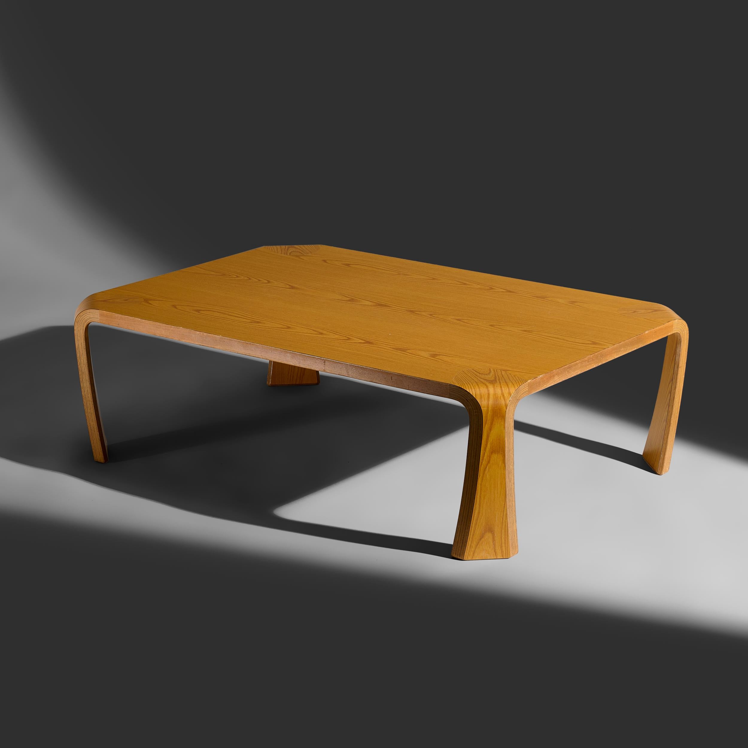 Table basse de Saburo Inui pour Tendo Mokko, Japon, années 1960 Bon état à Skokie, IL
