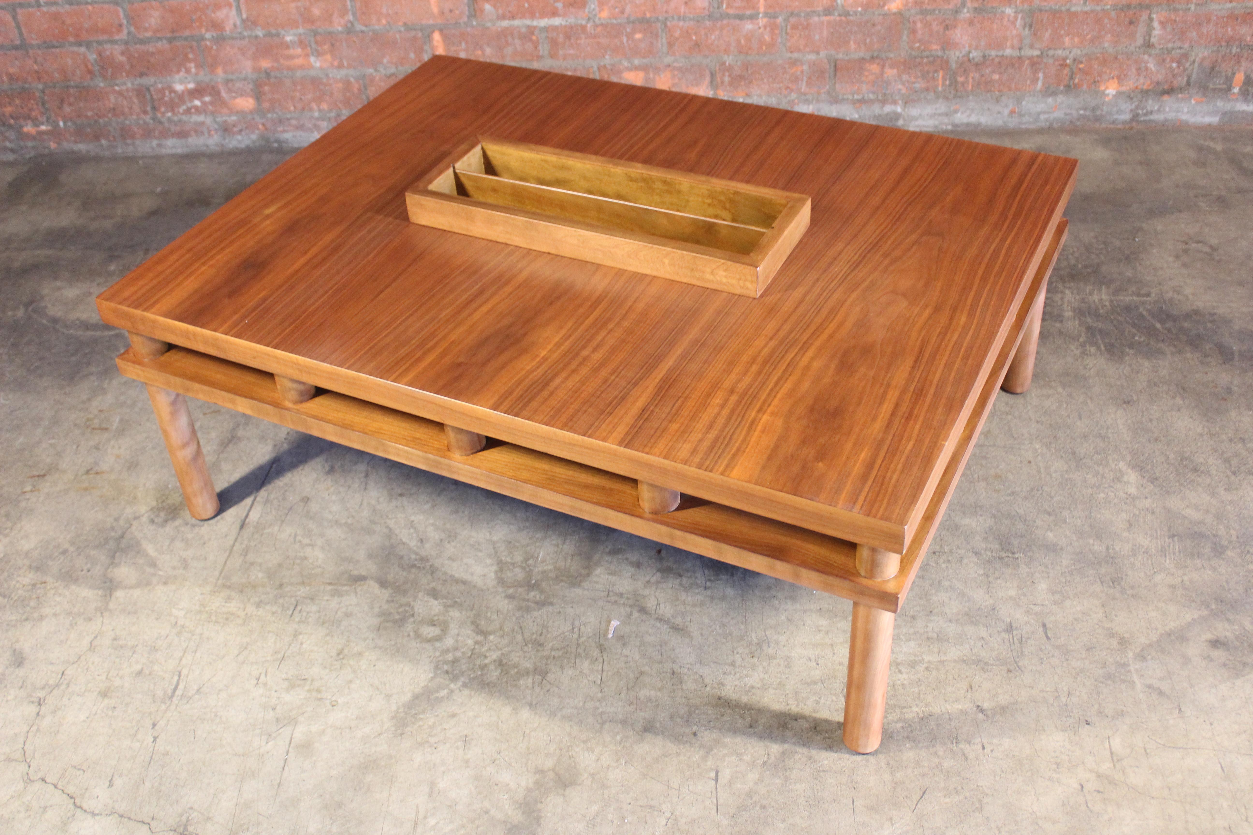 Coffee Table by T.H Robsjohn-Gibbings for Widdicomb, U.S.A, 1950s In Excellent Condition For Sale In Los Angeles, CA