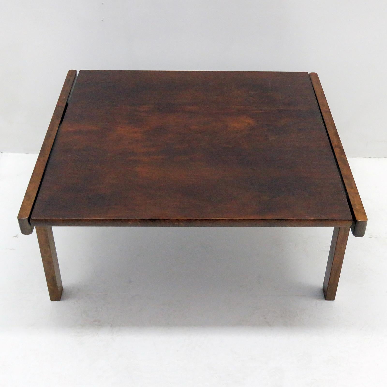 Table basse par Torbjørn Afdal pour Bruksbo, Norvège, 1960 Bon état - En vente à Los Angeles, CA