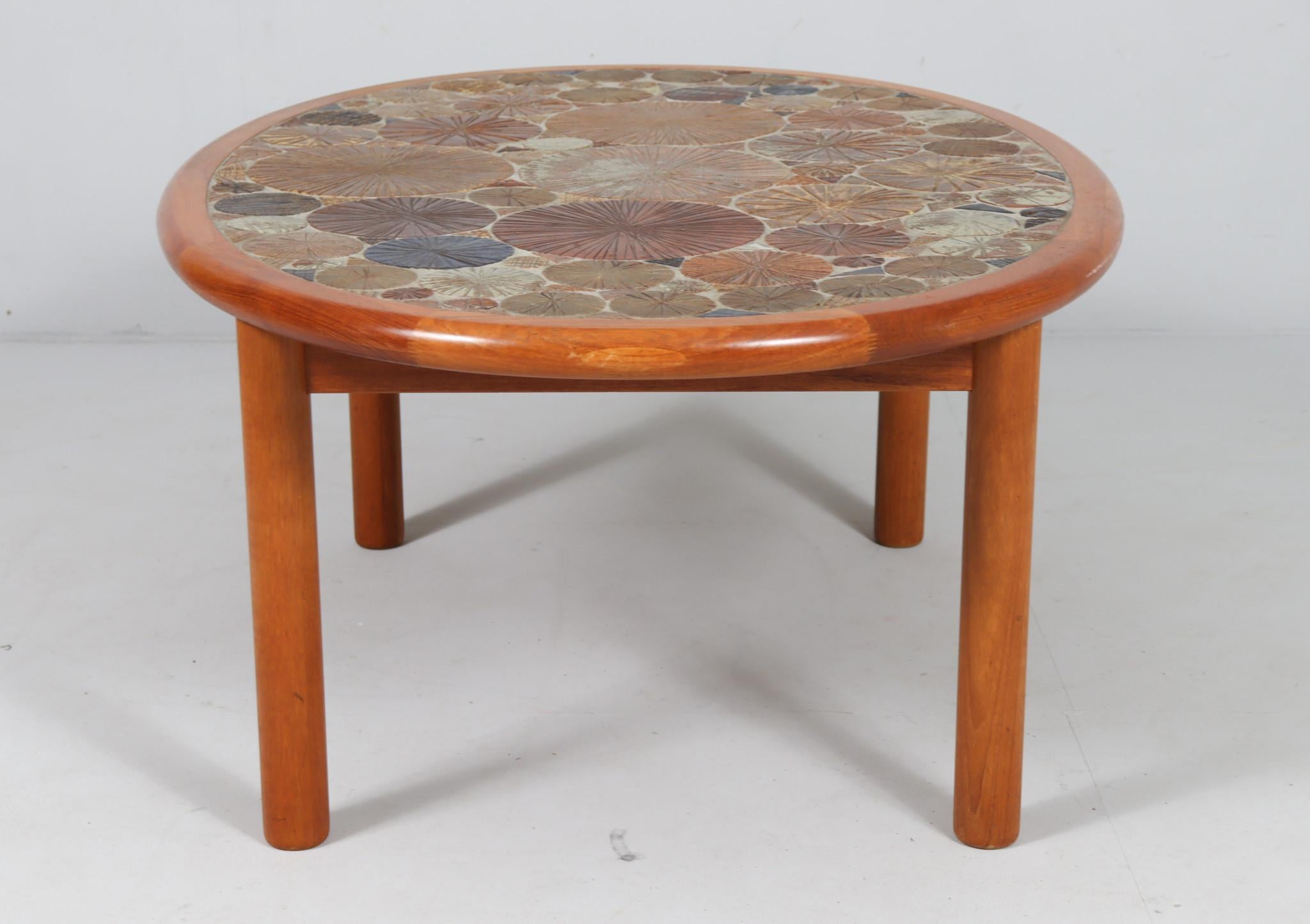Tue Poulsen Table à café Teck et céramique pour Haslev Mobelsnedkeri Danemark 1960 en vente 4