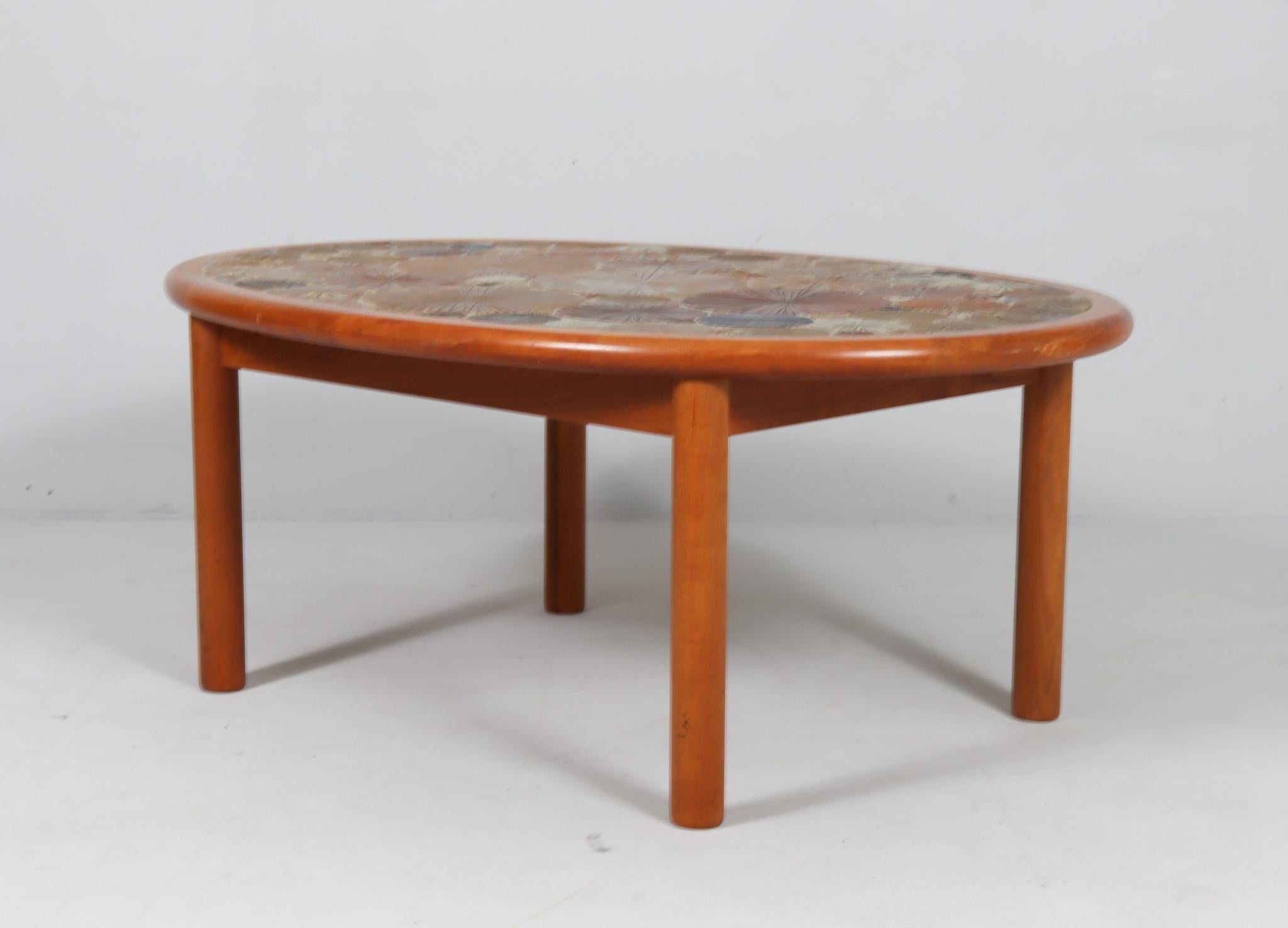 Tue Poulsen Table à café Teck et céramique pour Haslev Mobelsnedkeri Danemark 1960 en vente 9