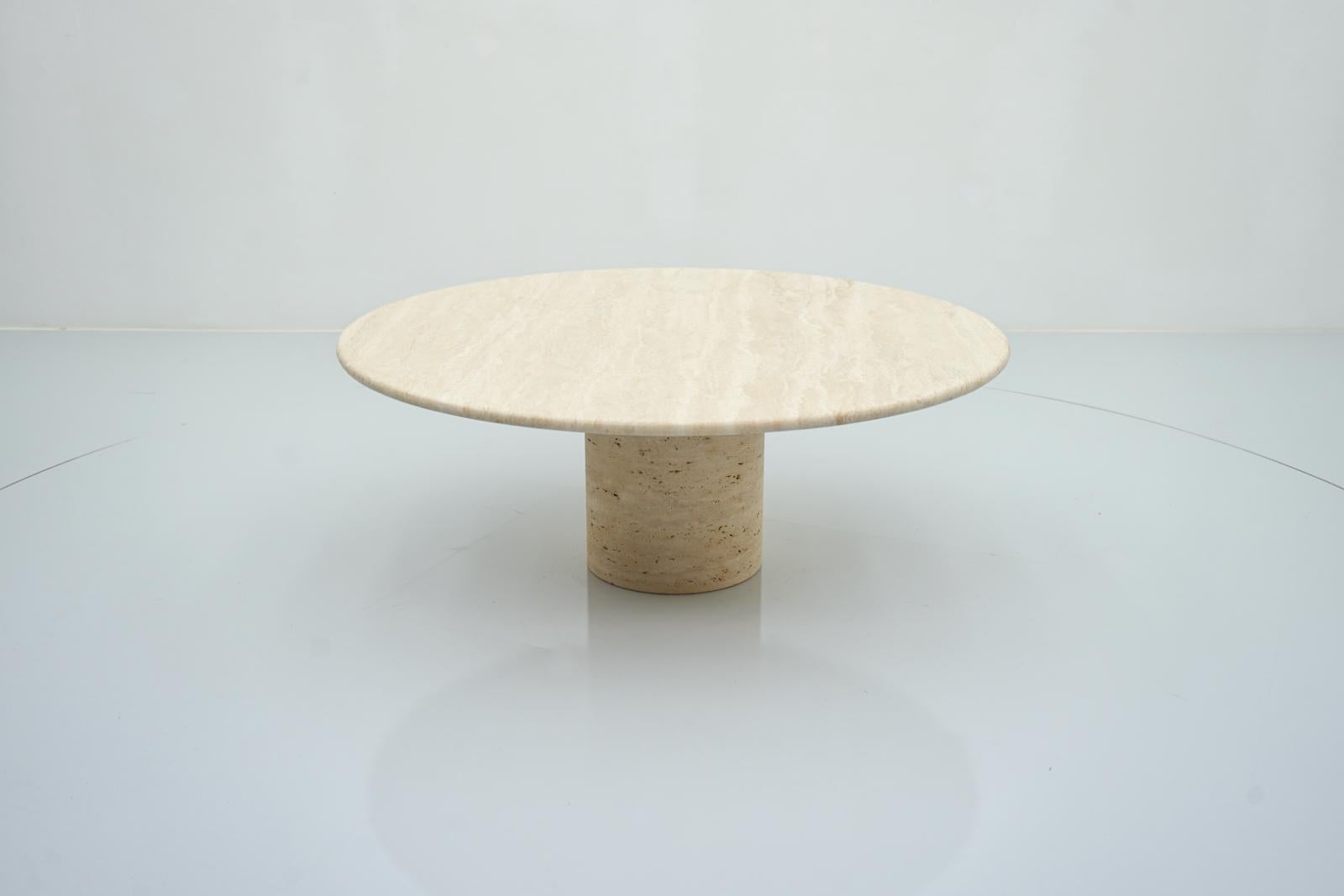 Coffee Table by Up & Up in Italian Travertine Stone 1970s In Good Condition In Frankfurt / Dreieich, DE