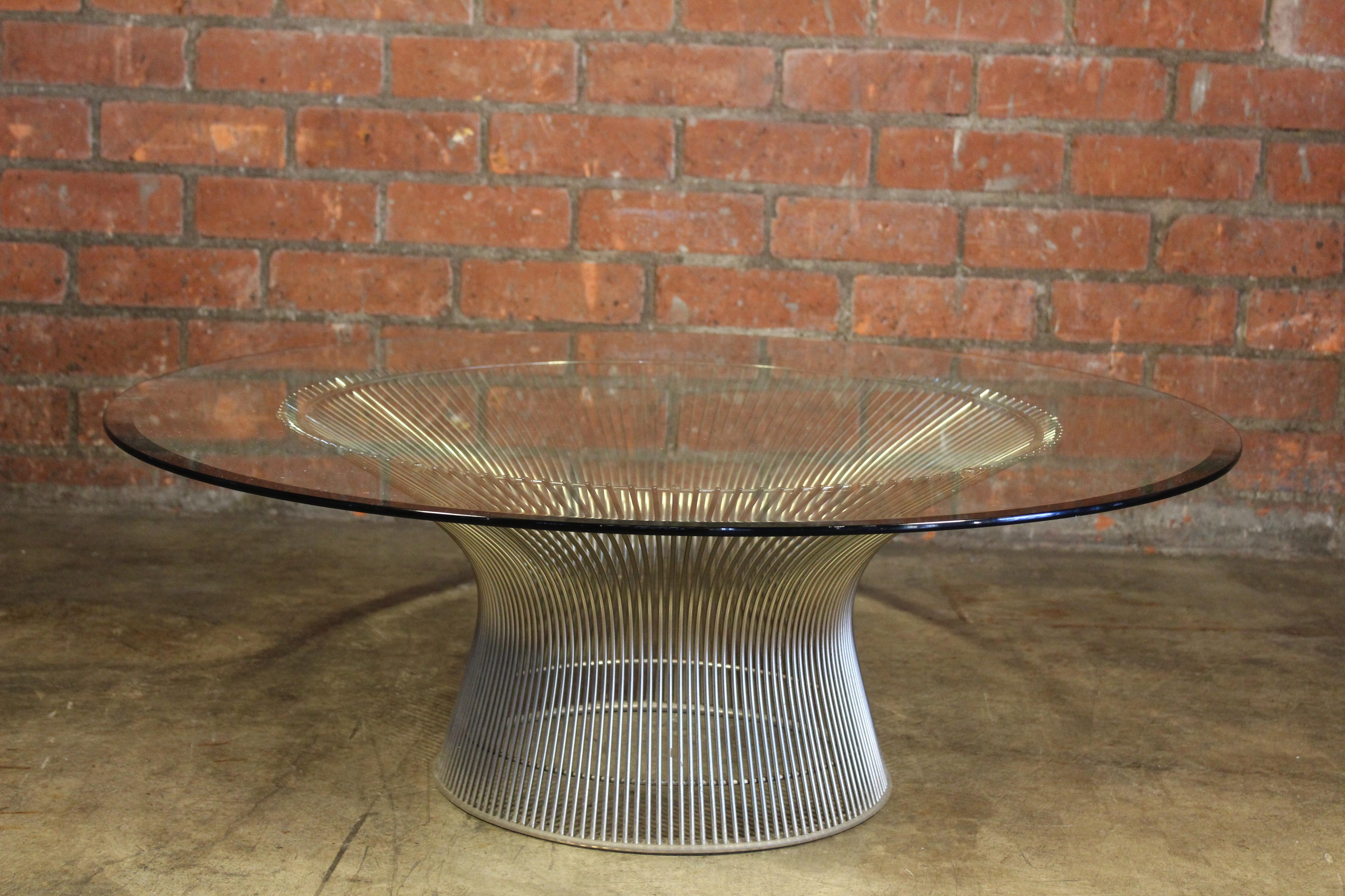 A vintage chrome plated steel coffee table by Warren Platner for Knoll, 1970s. The chrome shows minor signs of oxidation, and the glass has a few scratches.