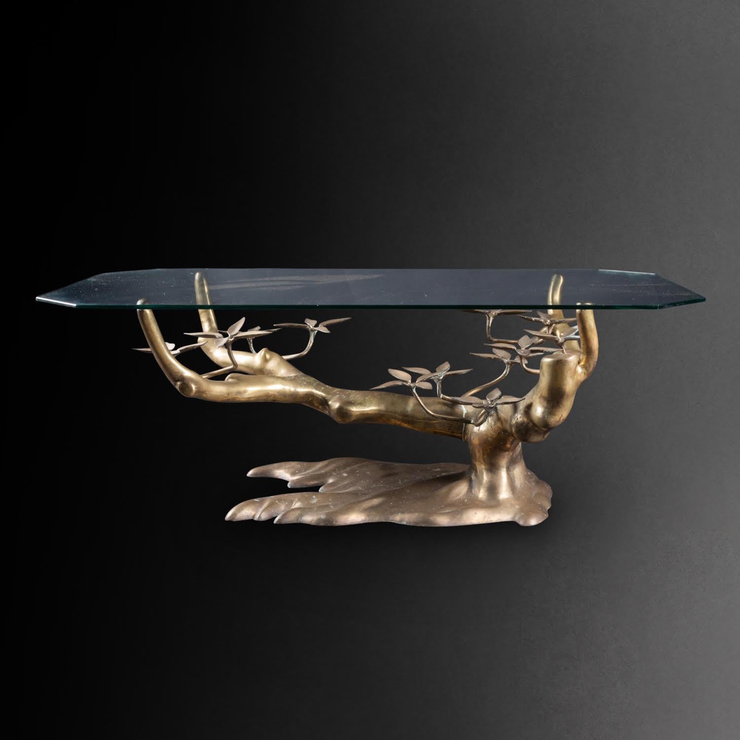 Couchtisch von Willi Daro, Bronze und Glasplatte, XX. Jahrhundert.

Couchtisch, inspiriert von einem Bonsai-Baum, Bronze und Glasplatte von Willi Daro, 20. Jahrhundert.  
H: 42,5cm , B: 115cm, T: 60cm