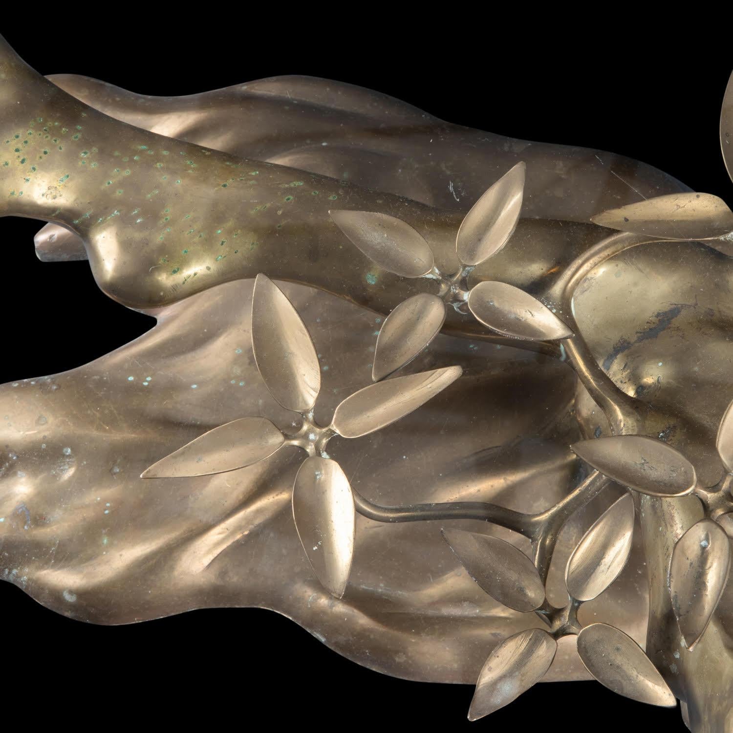 Couchtisch von Willi Daro, Bronze und Glasplatte, XX. Jahrhundert. (20. Jahrhundert) im Angebot