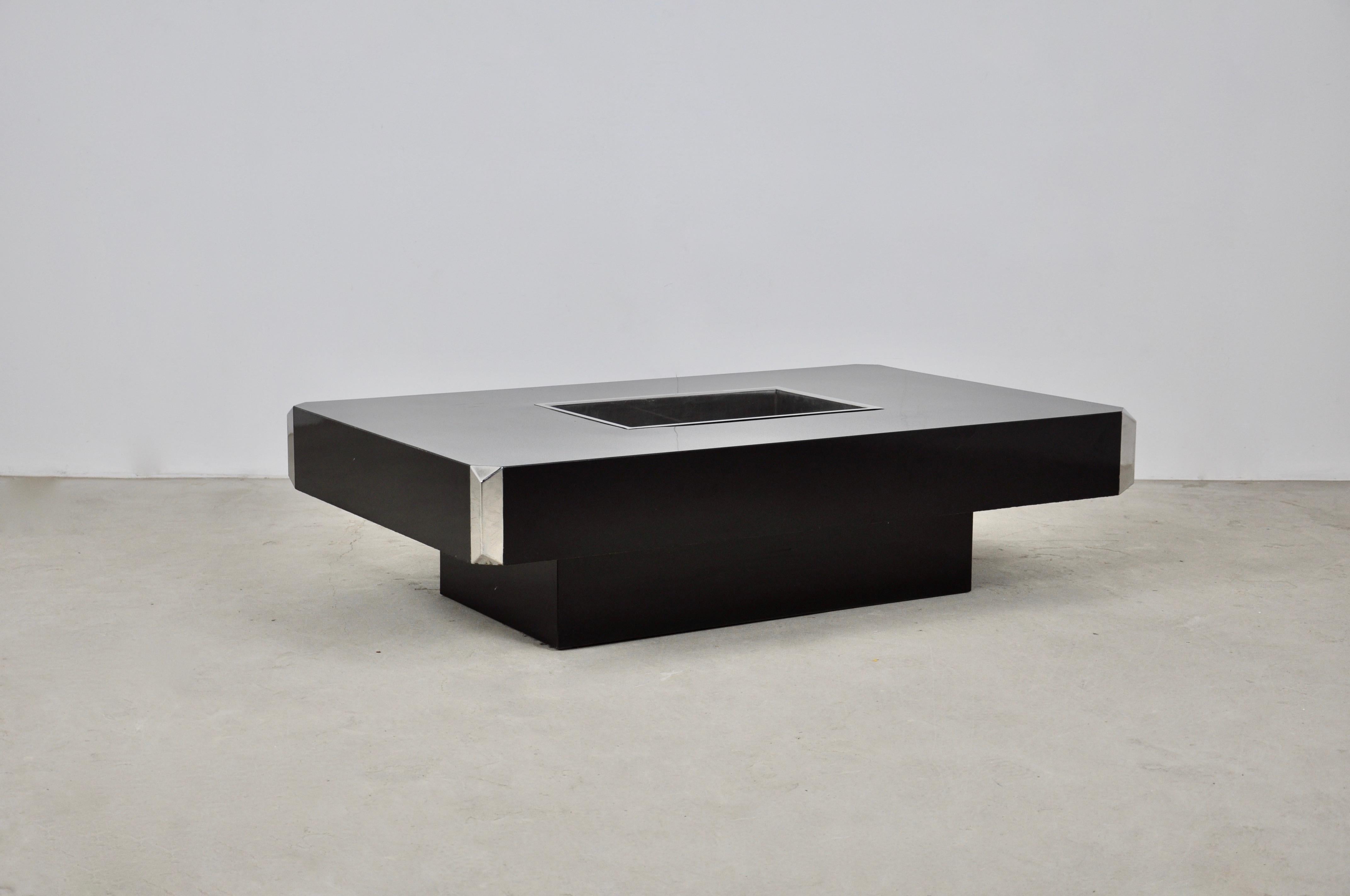 Coffee table in black bakelite and chrome metal. Wear due to the age of the coffee table.