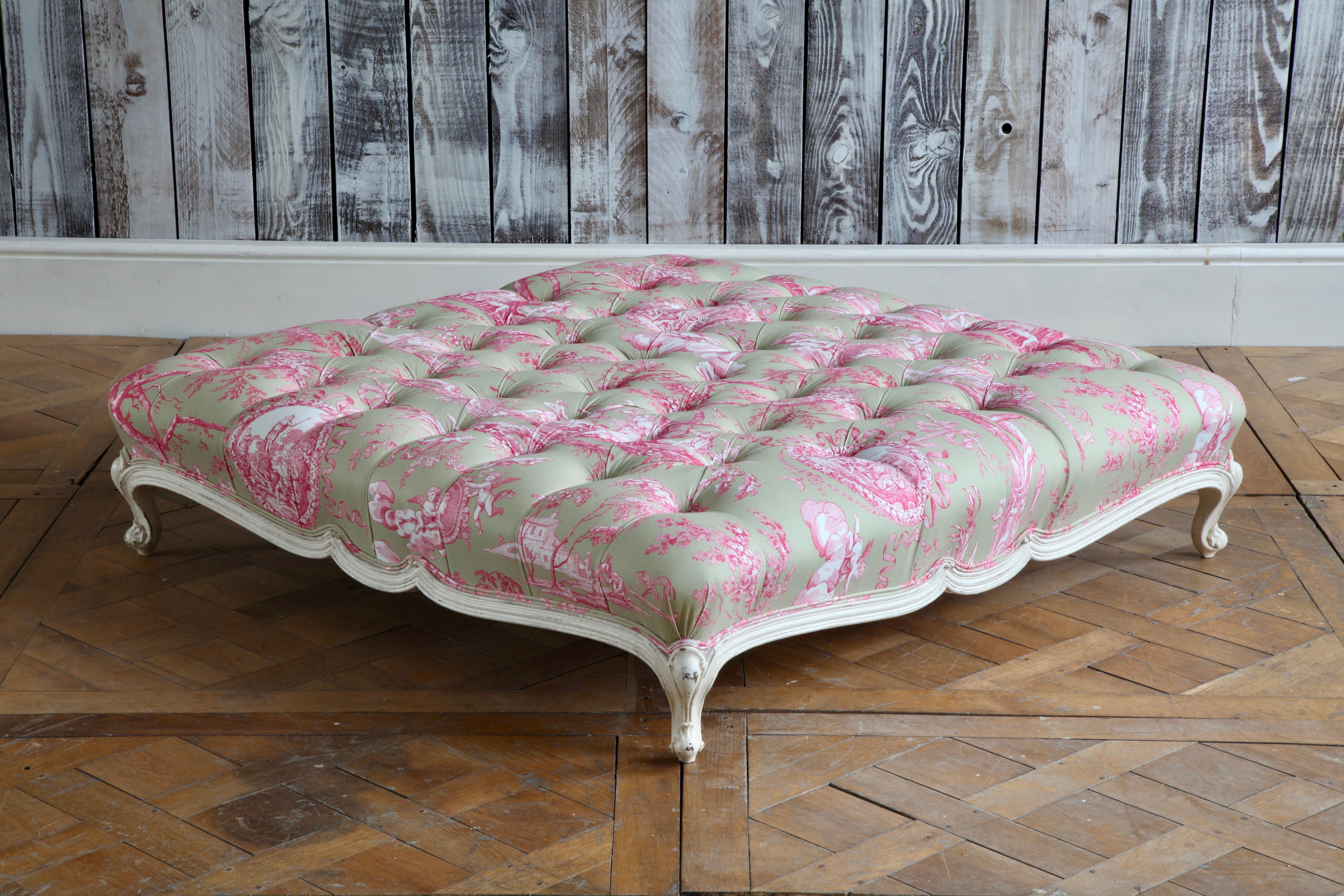 Louis XV style coffee table made by La Maison London.
Rocaille revival style, hand-carved in solid wood, finished in hand-painted gesso white.
Deep button upholstery with a raspberry and olive toile de Jouy.
Bespoke finishes available on