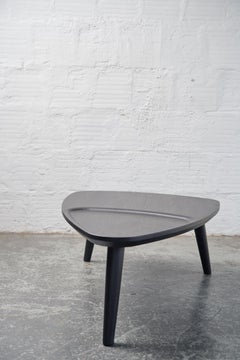 Table basse, frêne anthracite - Conçue et produite par Fernweh Woodworking