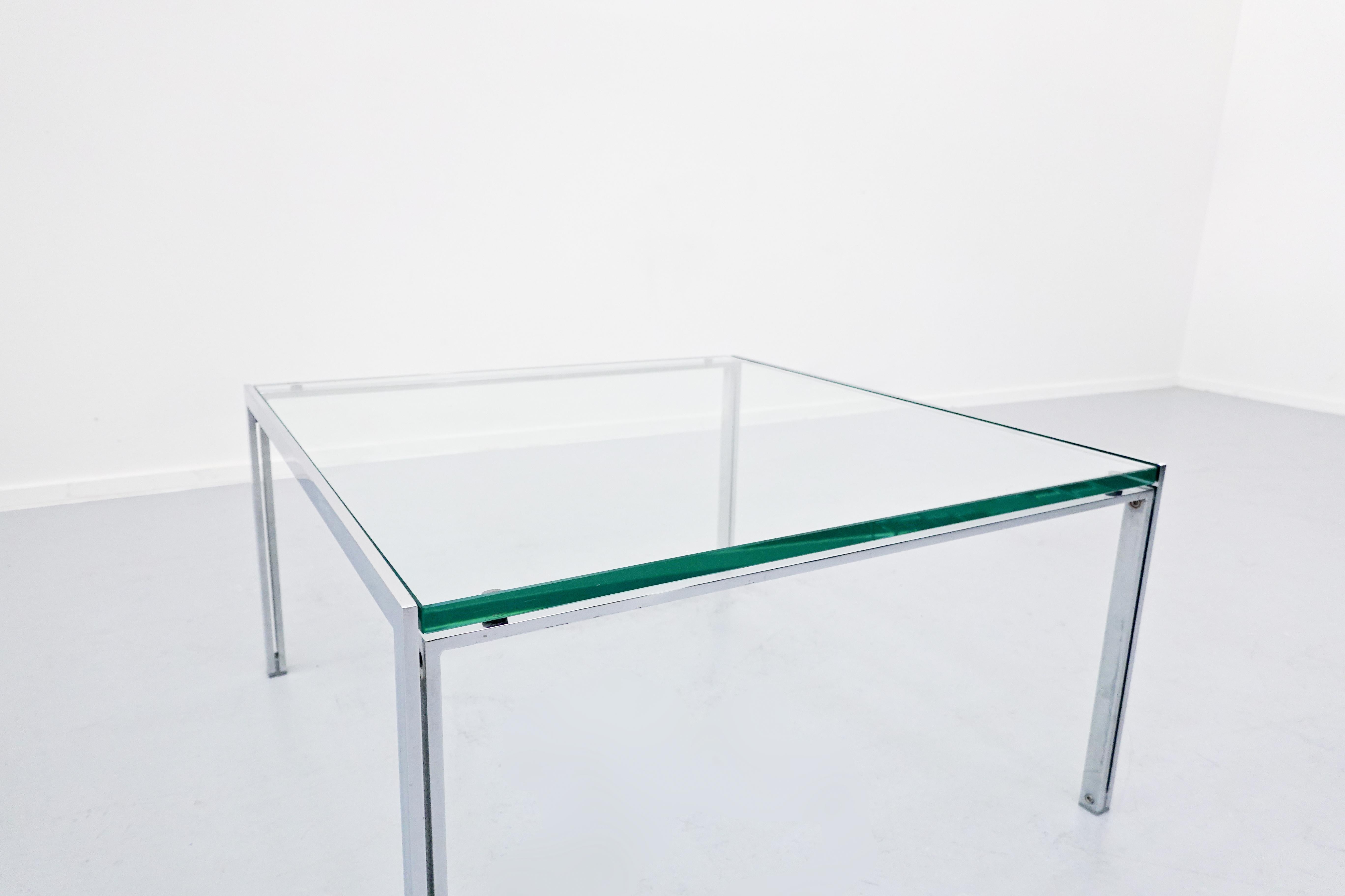 Table basse moderne du milieu du siècle dernier, chrome et verre, années 1960 Bon état - En vente à Brussels, BE