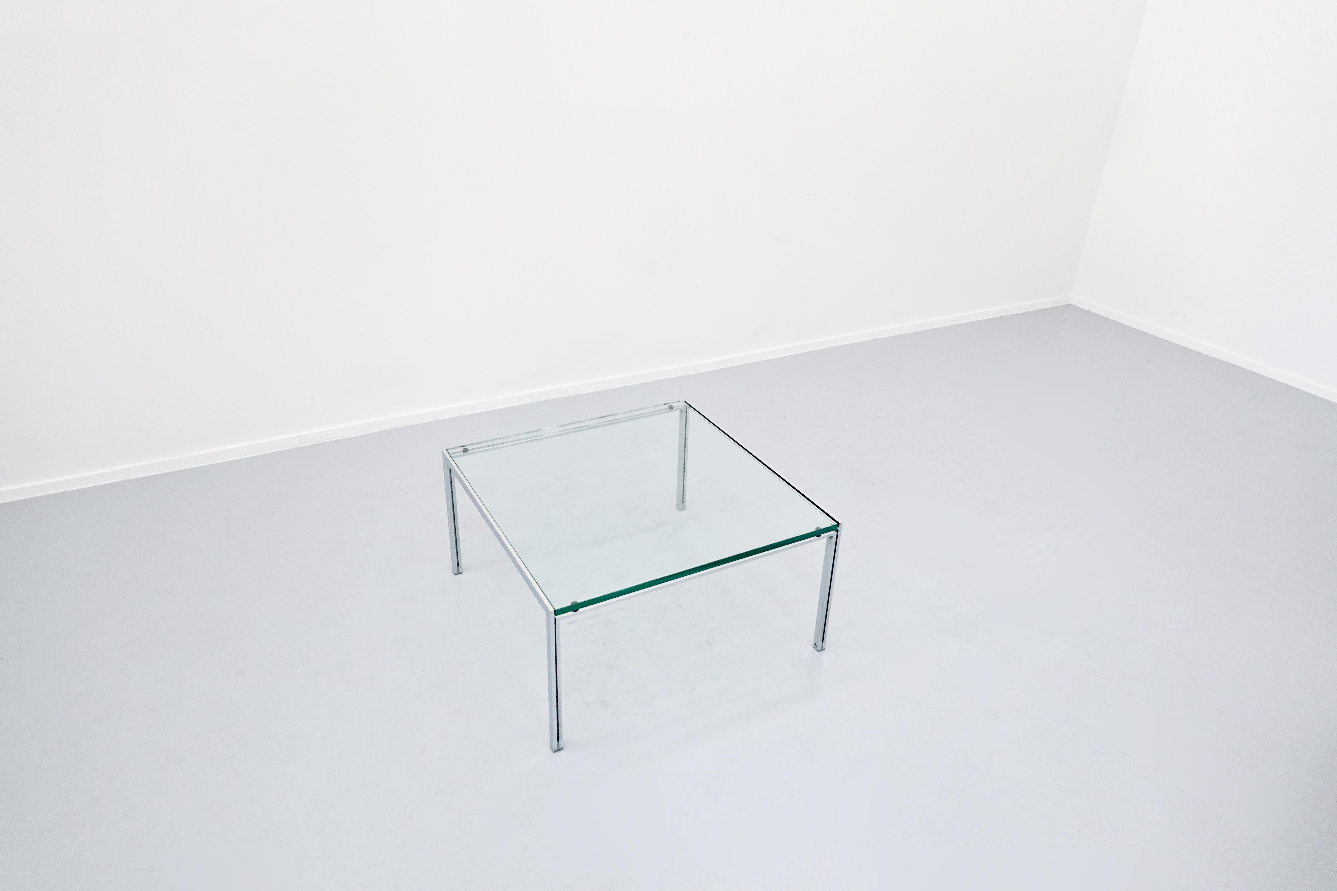 Verre Table basse moderne du milieu du siècle dernier, chrome et verre, années 1960 en vente