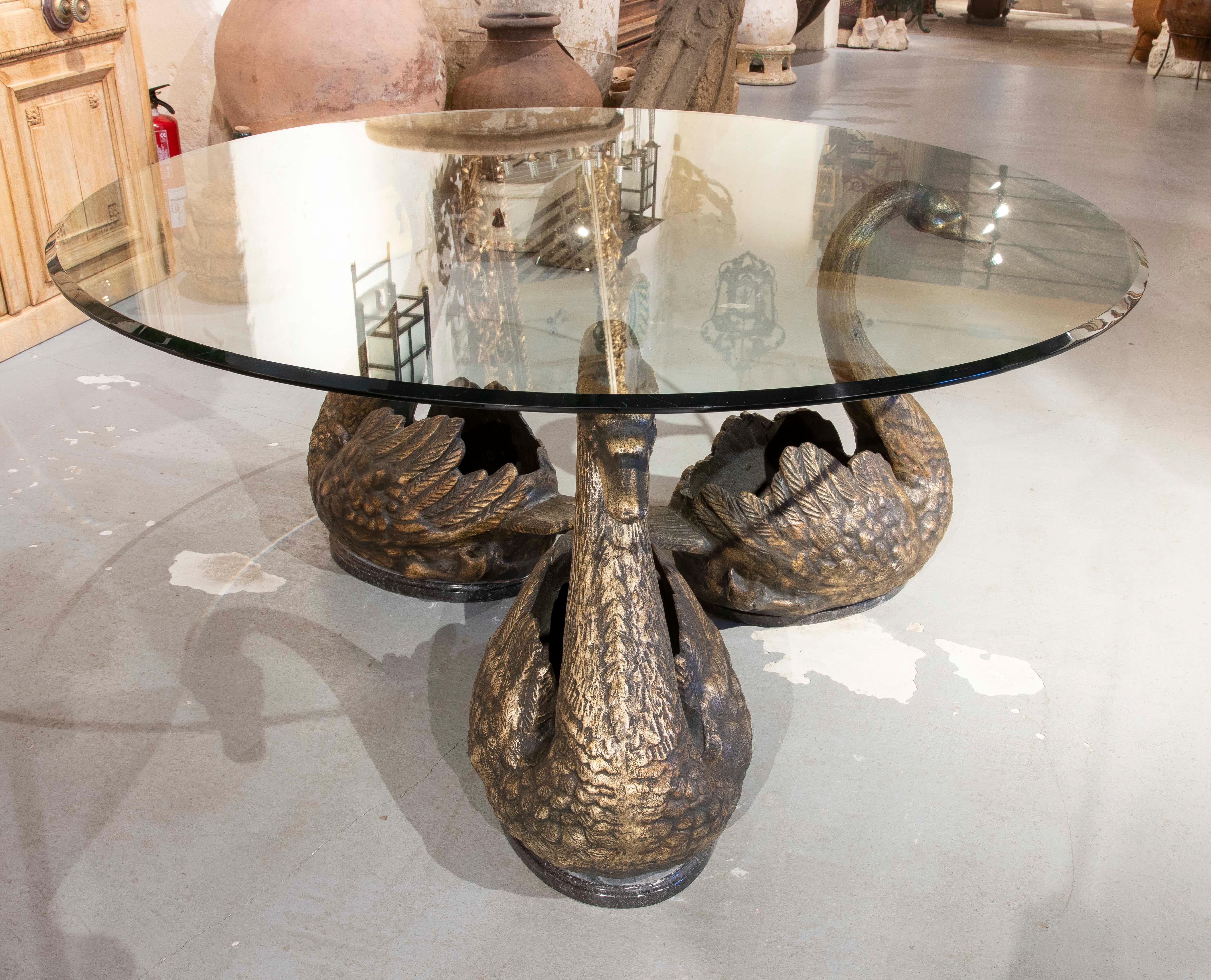 Coffee Table Composed of Three Patinated Iron Swans with Antique Finish In Good Condition For Sale In Marbella, ES