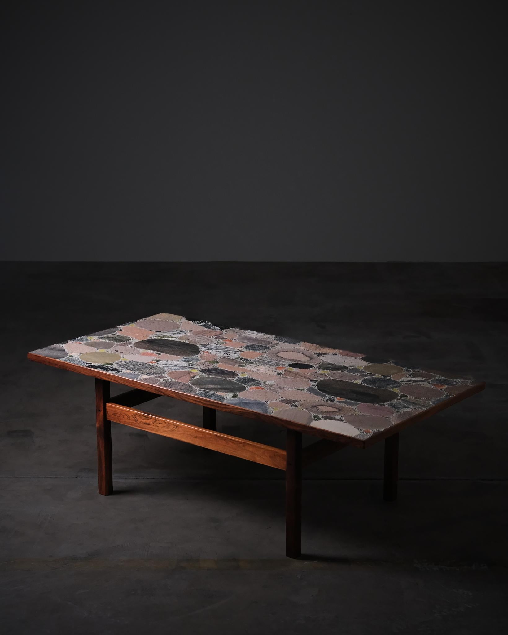 Scandinavo moderno Tavolino 'Conglo' di Erling Viksjø, Bruksbo, Norvegia, metà del XX secolo in vendita