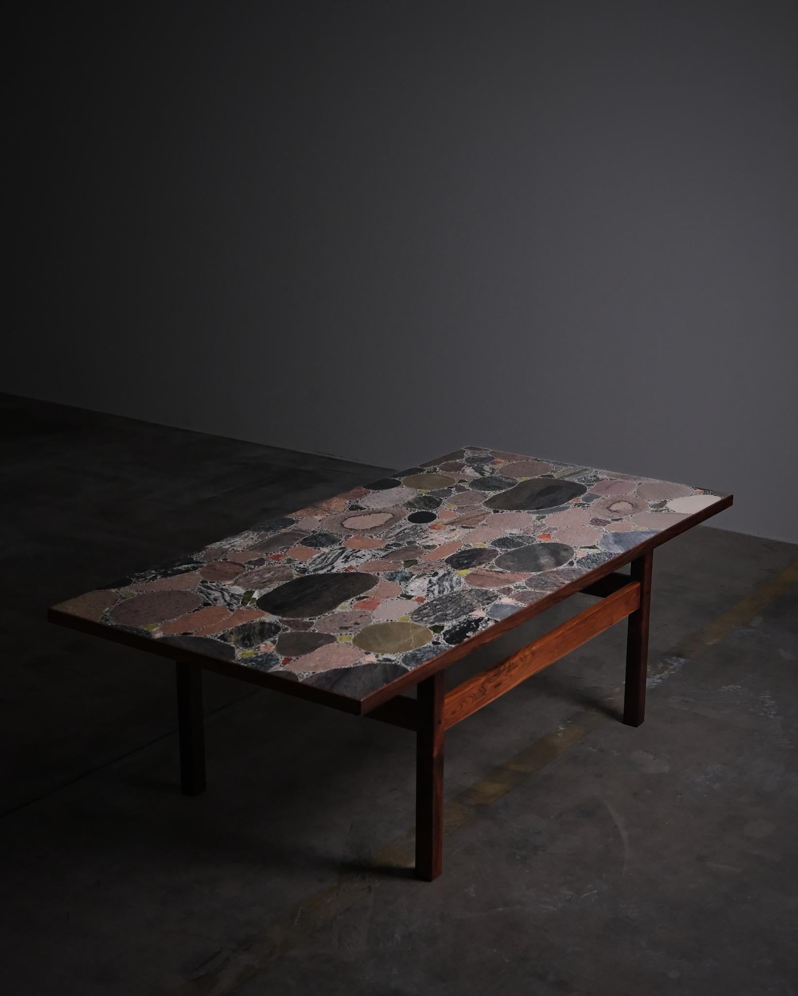 Tavolino 'Conglo' di Erling Viksjø, Bruksbo, Norvegia, metà del XX secolo In condizioni buone in vendita a Eskilstuna, SE