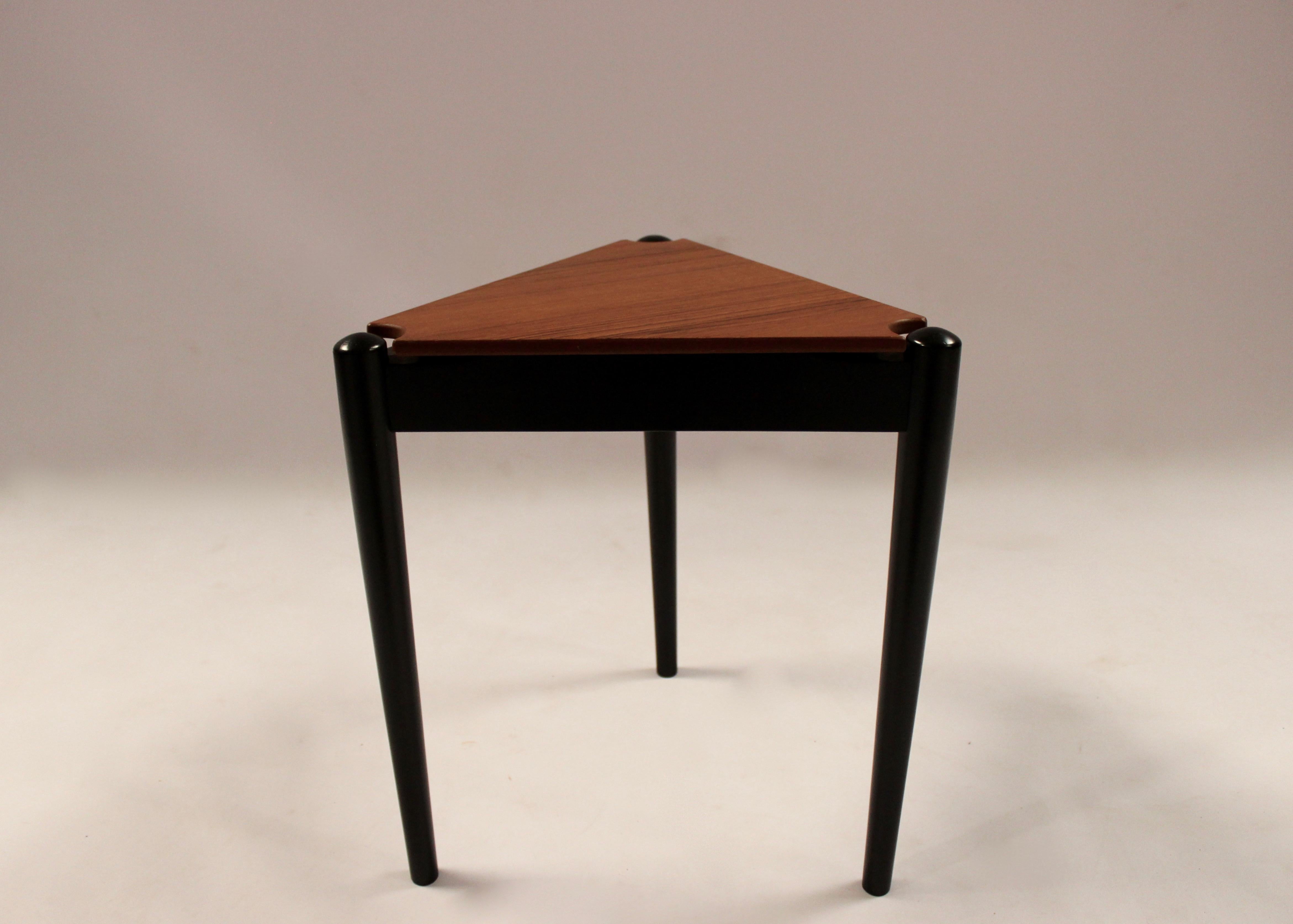 Coffee Table Consisting of Six Triangular Side Tables in Teak, by Helge Møller For Sale 6