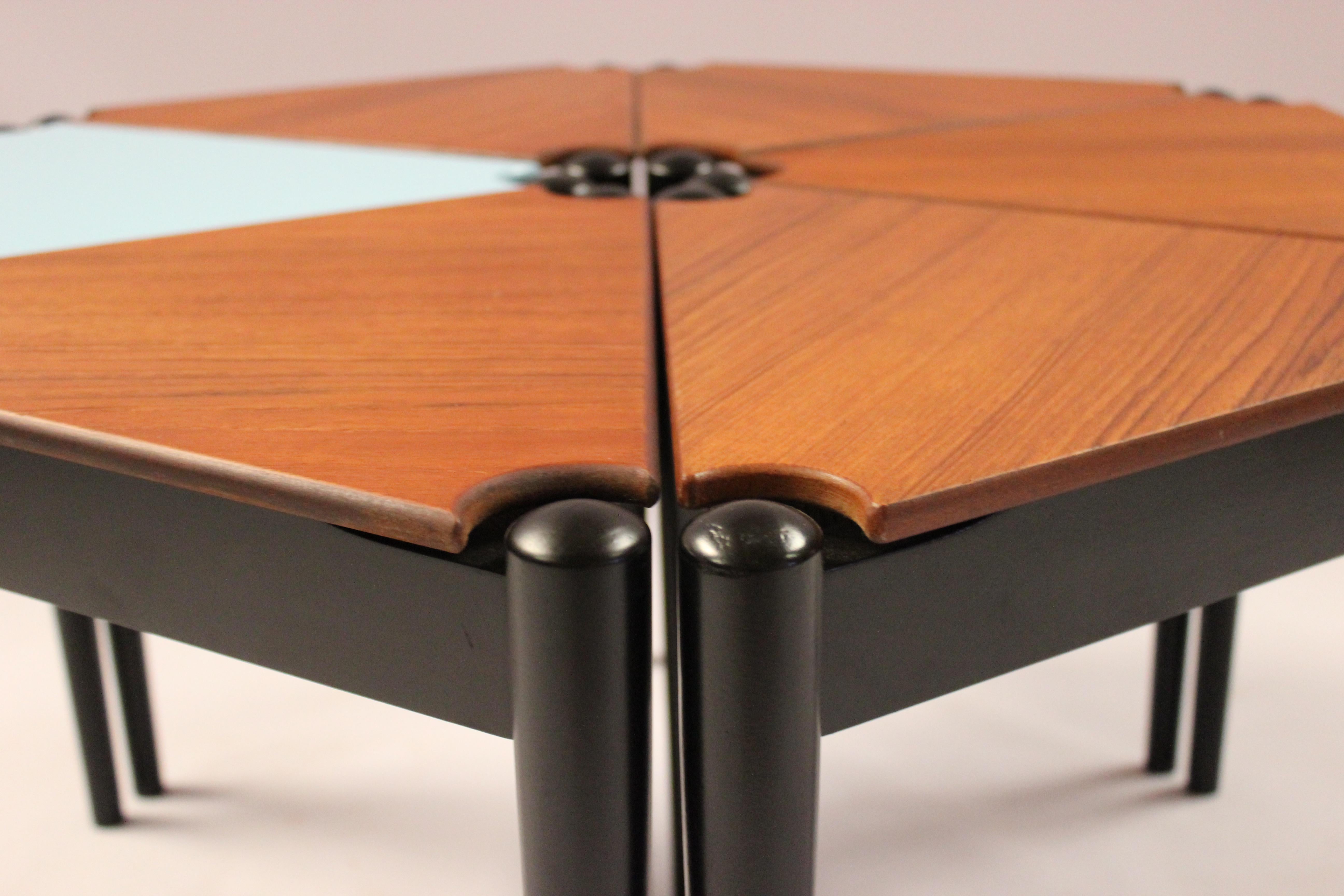 Danois Table basse composée de six tables d'appoint triangulaires en teck, par Helge Møller en vente