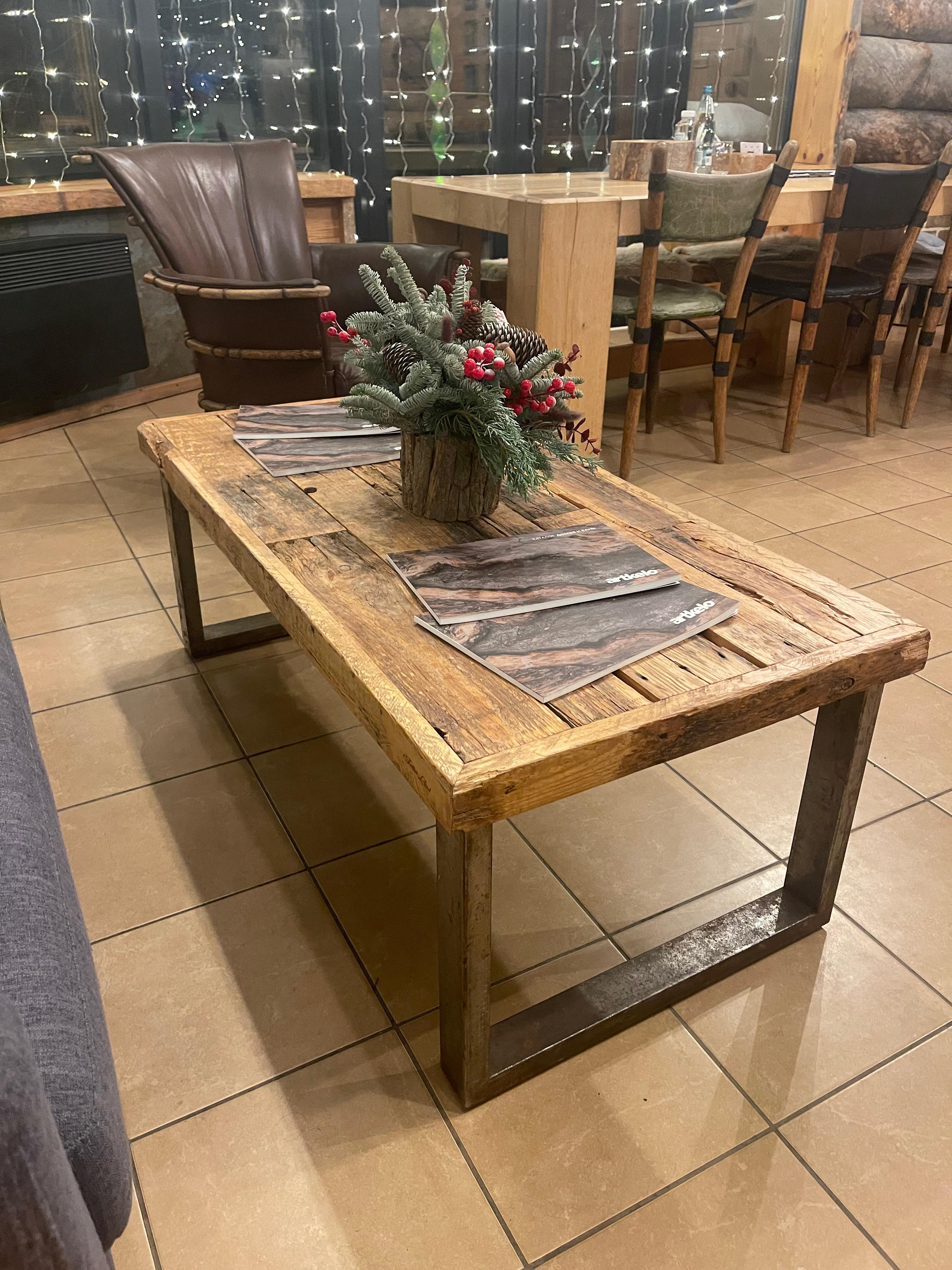 Couchtisch Craft aus Kiefer Holz 120х65cm (Handgeschnitzt) im Angebot