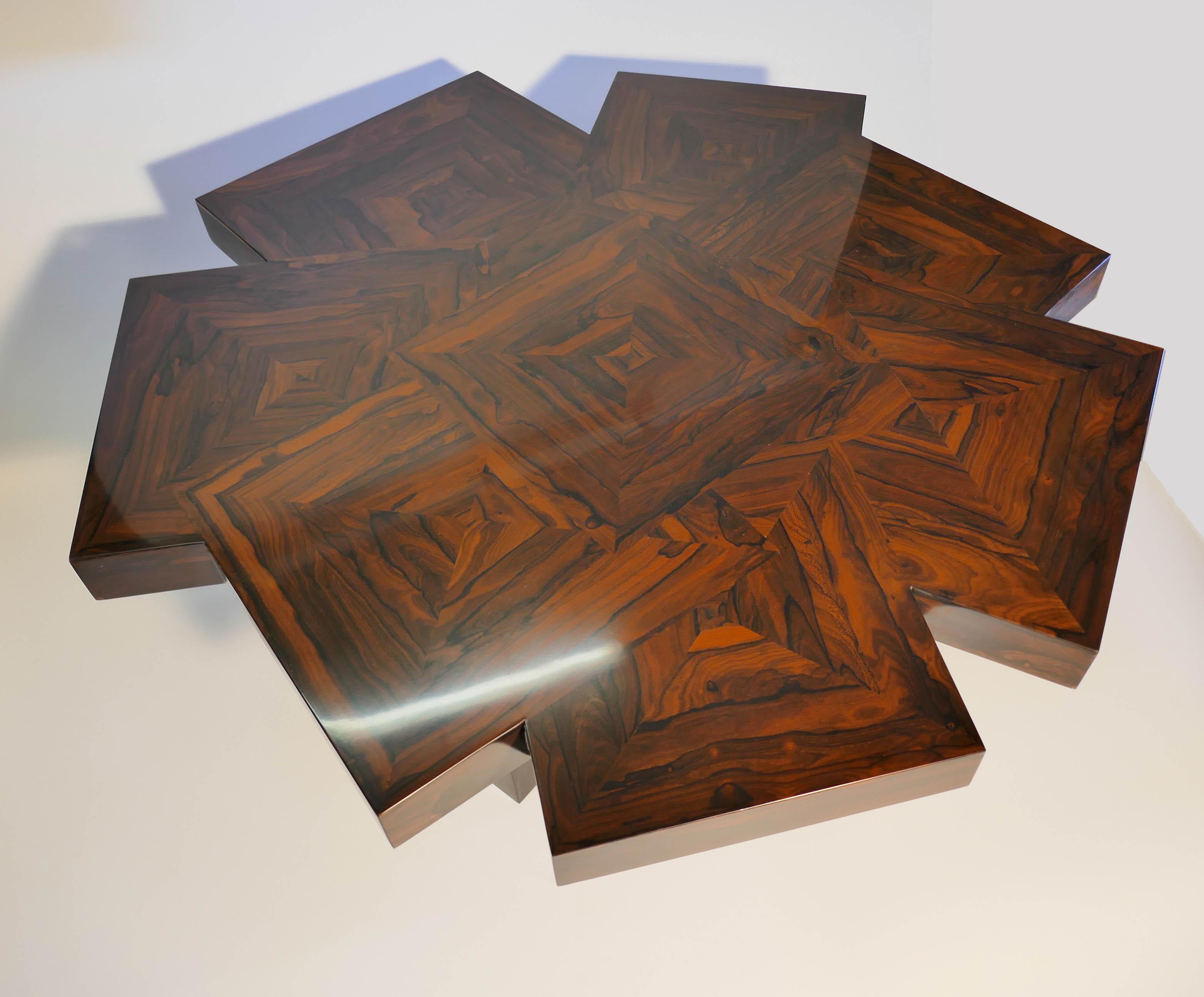 Marqueterie Table basse Cubes en Rond en menuiserie de bois de ziricote d'Aymeric Lefort en vente